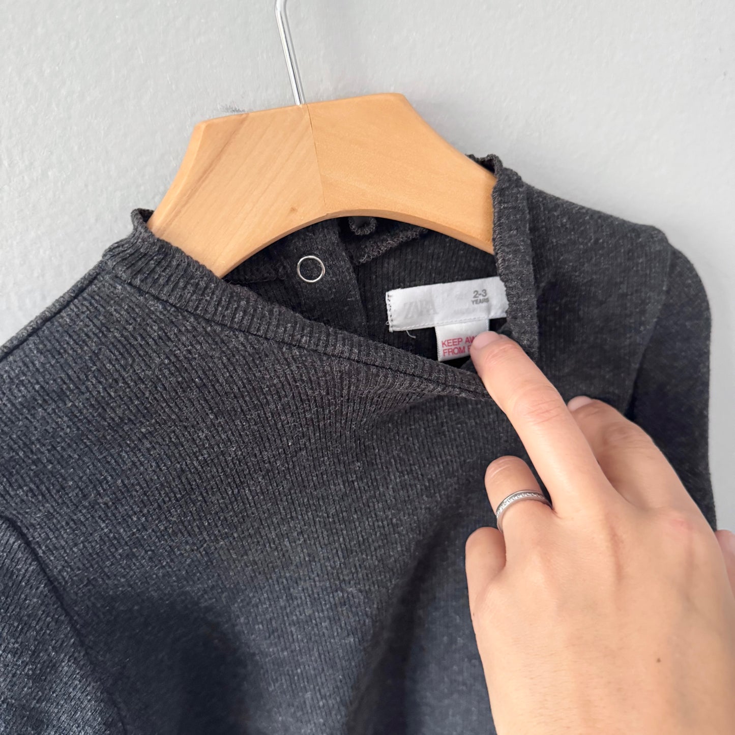 Zara / Charcoal grey ribbed long sleeve  / 2-3Y