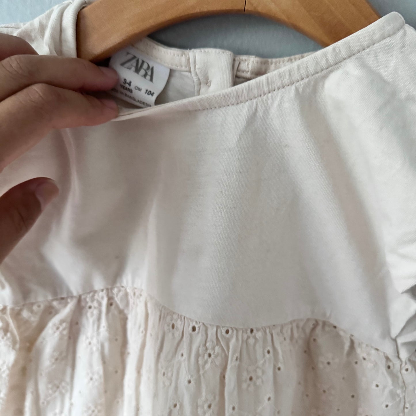Zara / Ivory eyelet top / 3-4Y