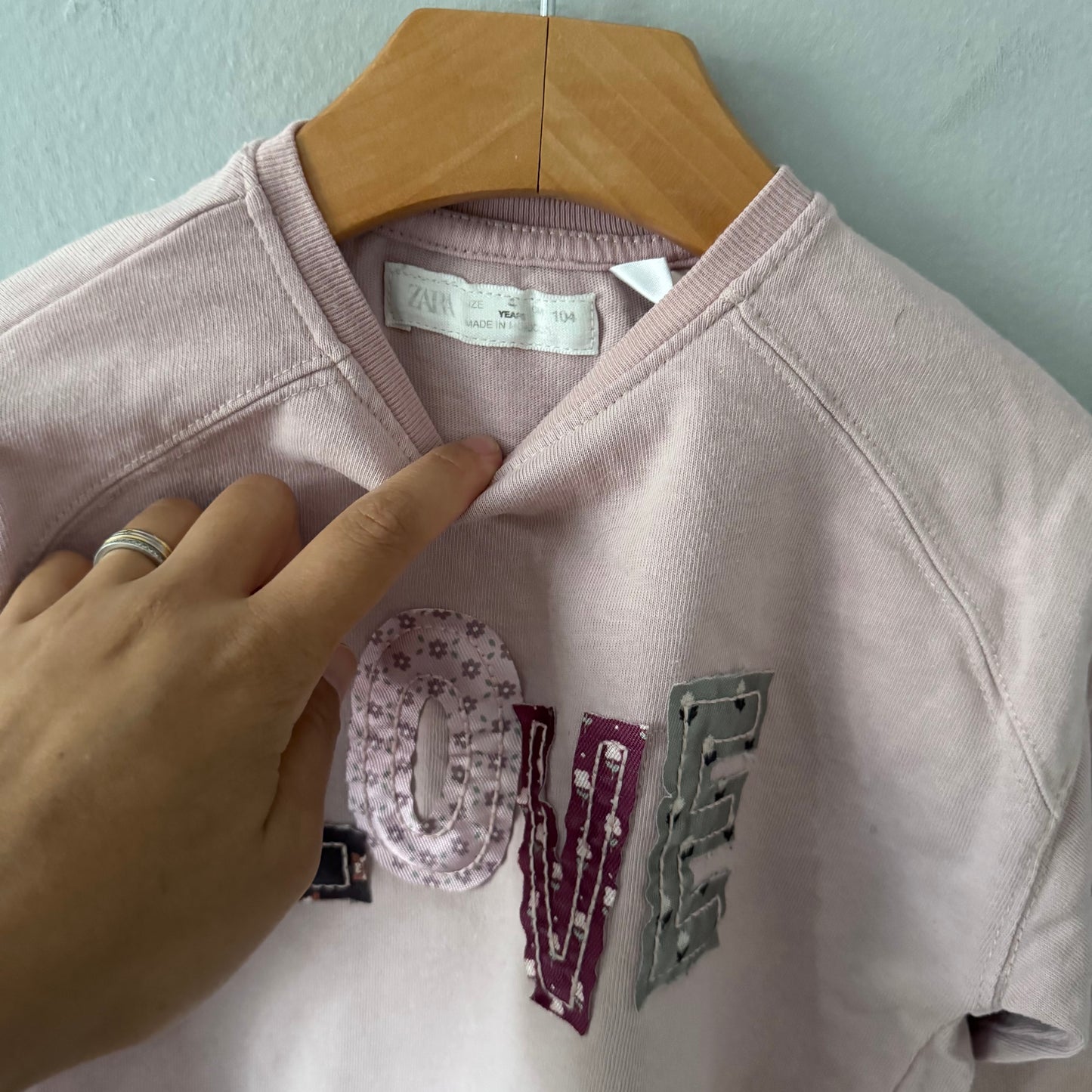 Zara / Pink LOVE long sleeve / 4Y