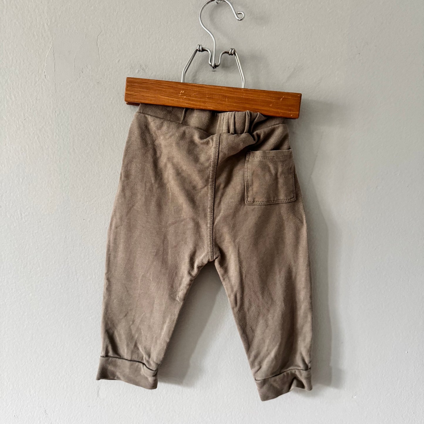 Robeez / Khaki pants / 9-12M