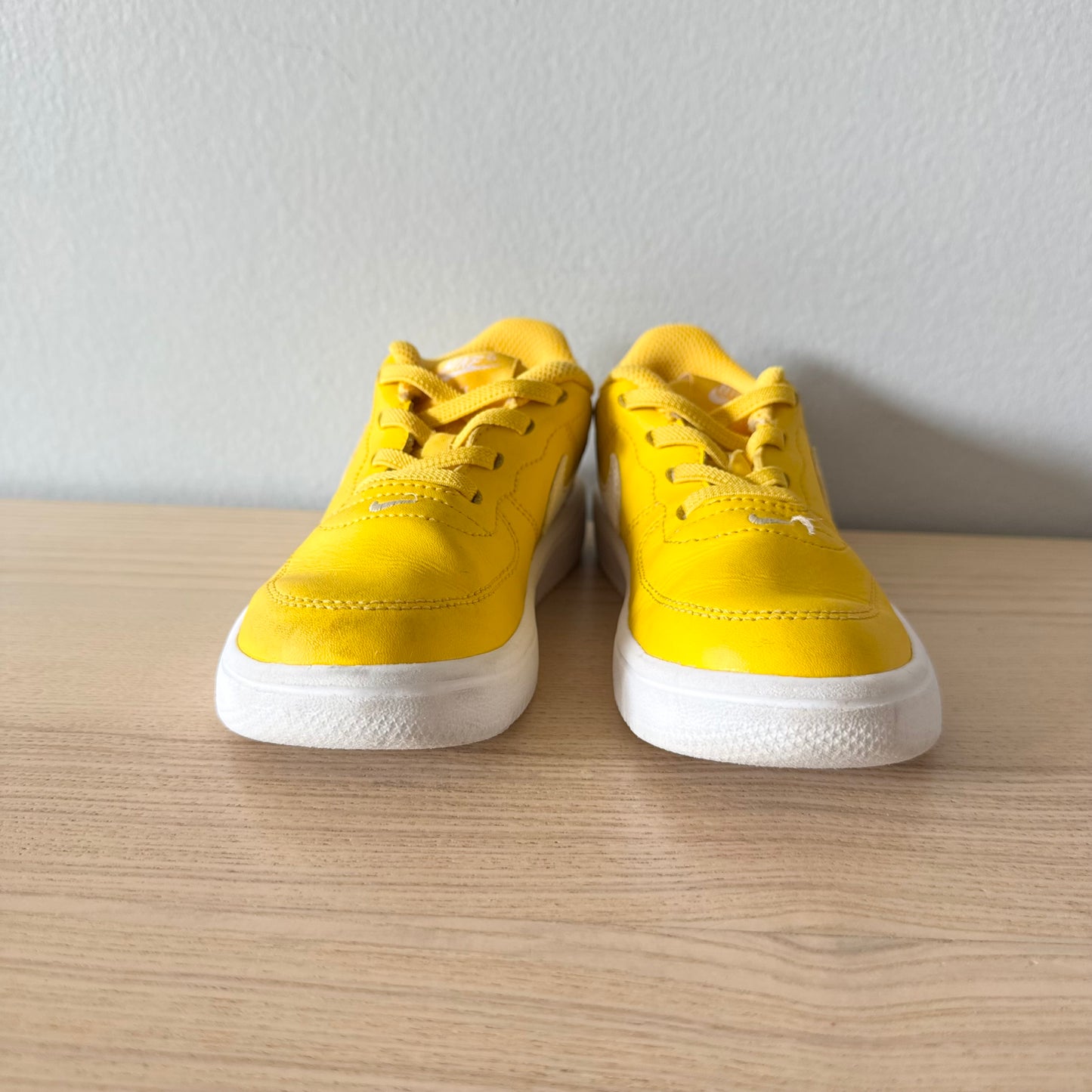 Nike / Yellow sneaker / US10