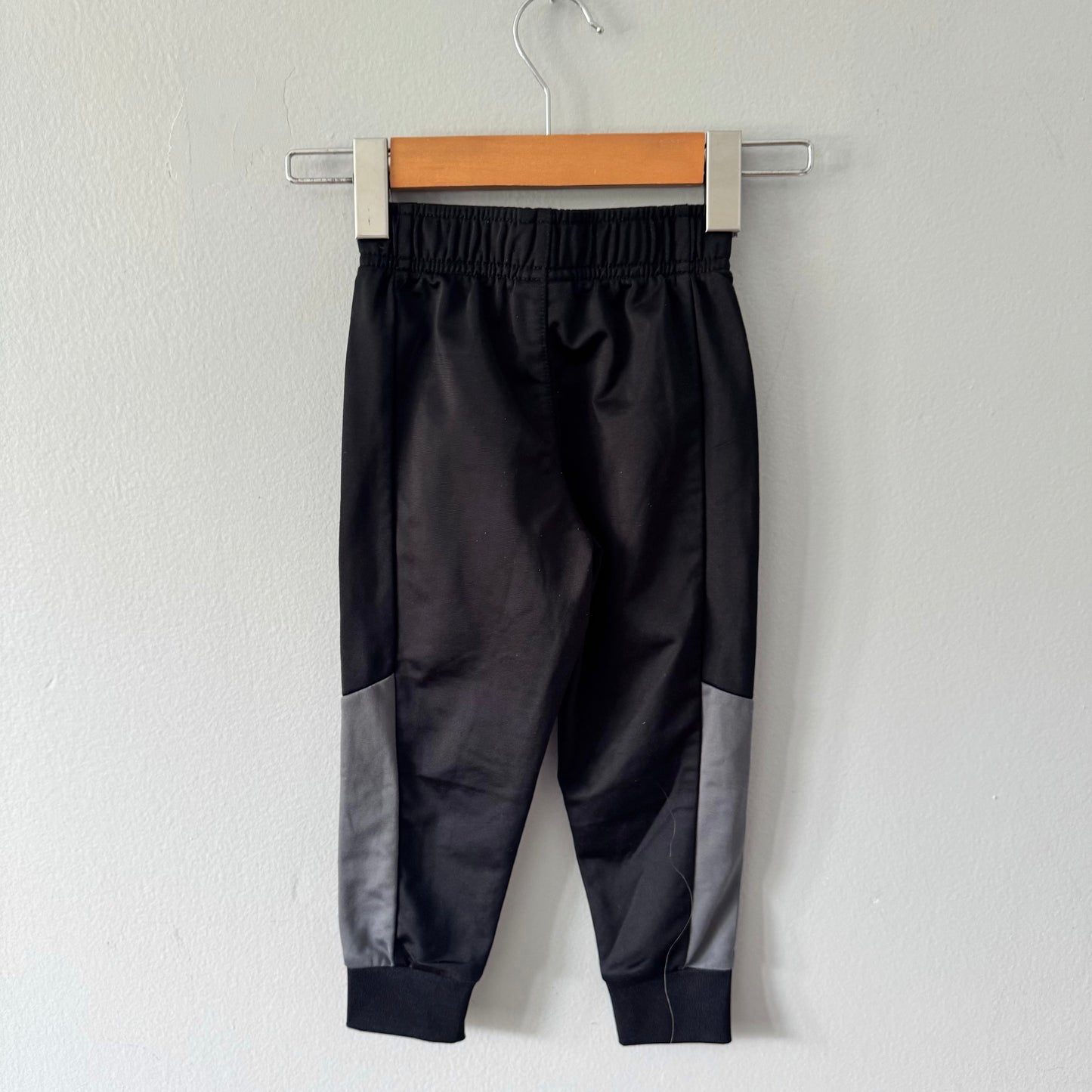 Nike / Black track suit pants / 3T
