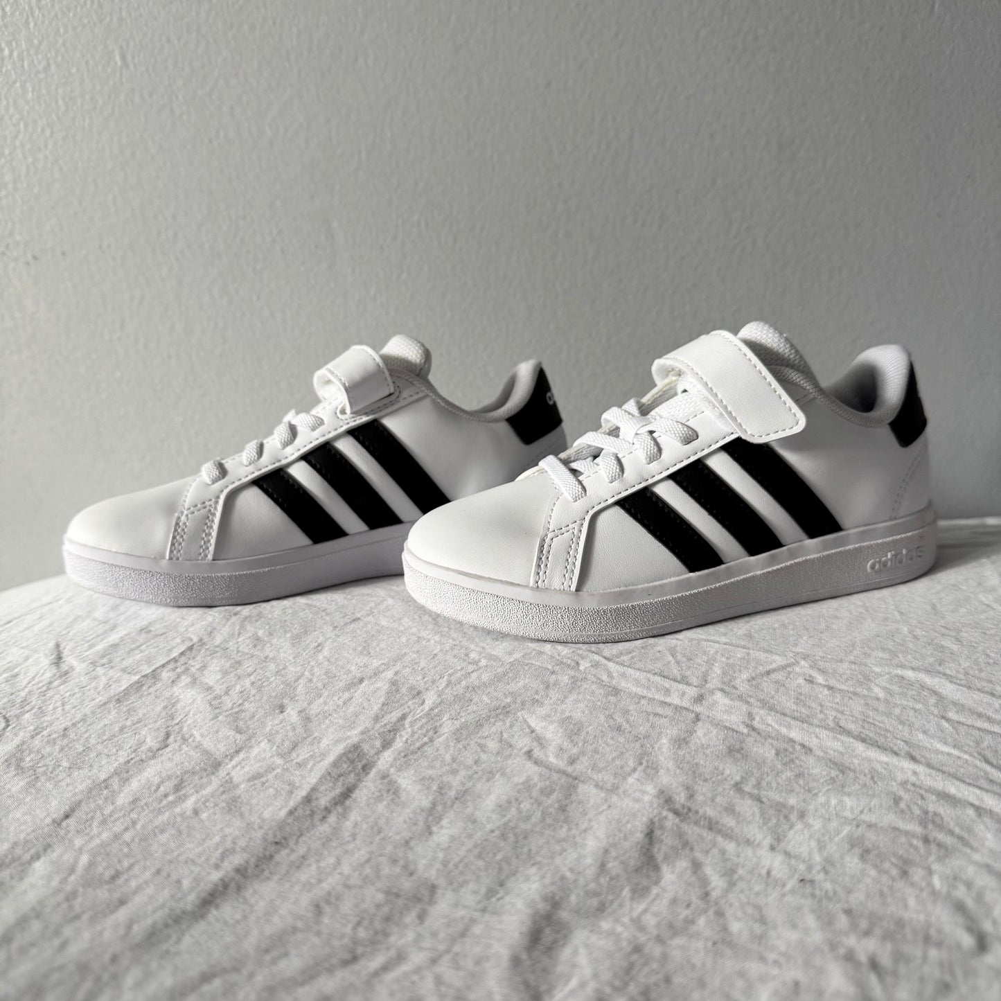 Adidas / Running Shoes / US12