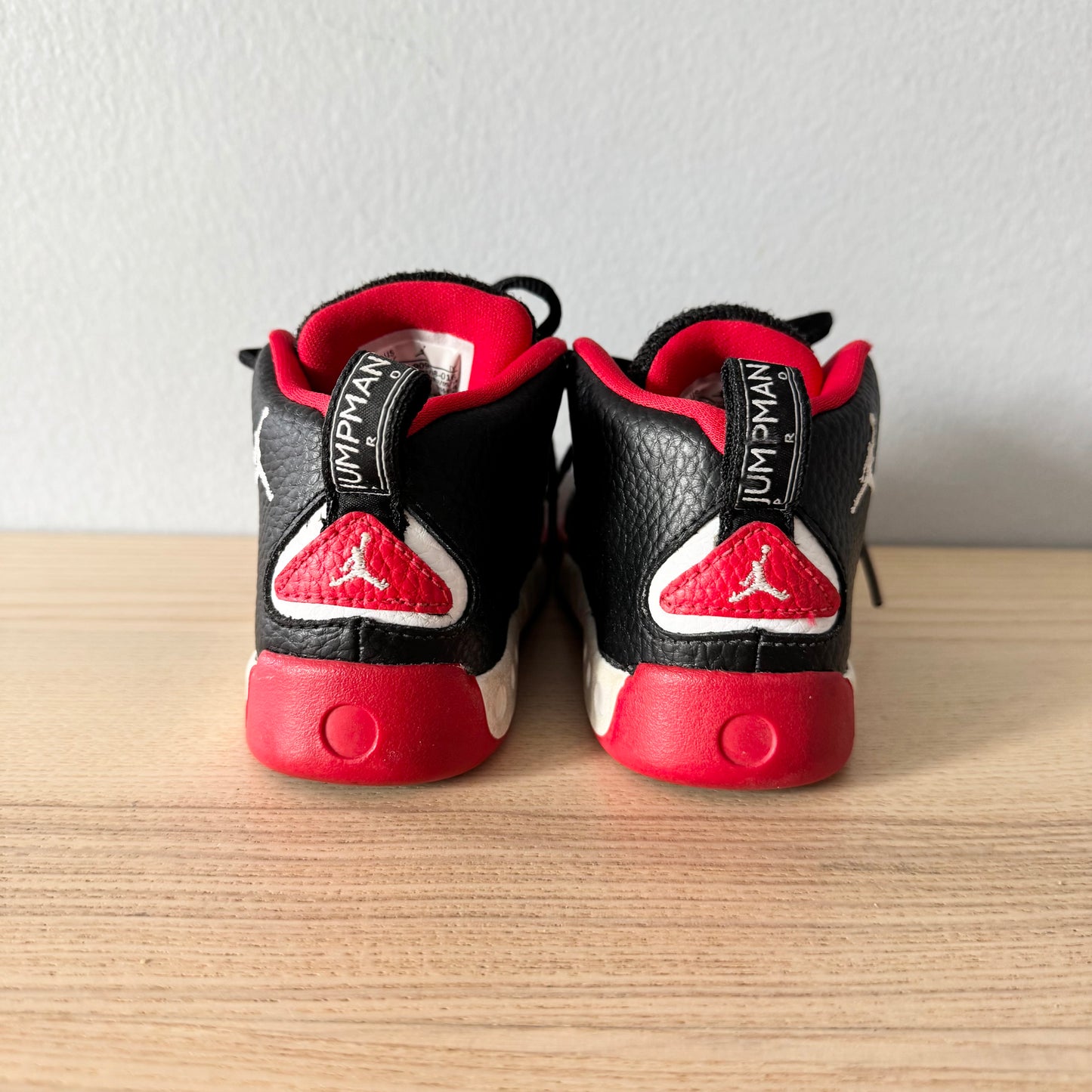 Nike / Jordan sneaker / US8