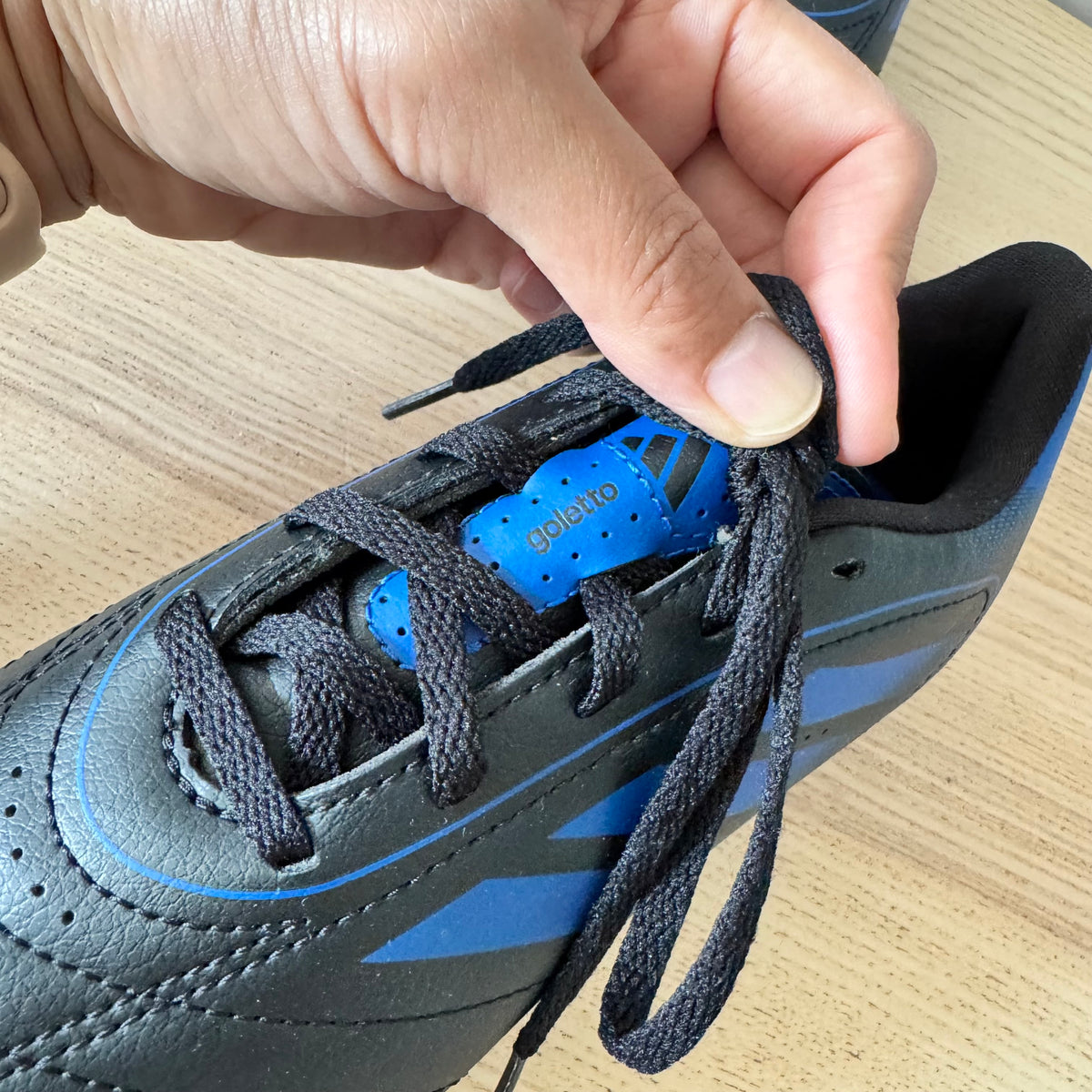 Adidas / Soccer cleats / J1