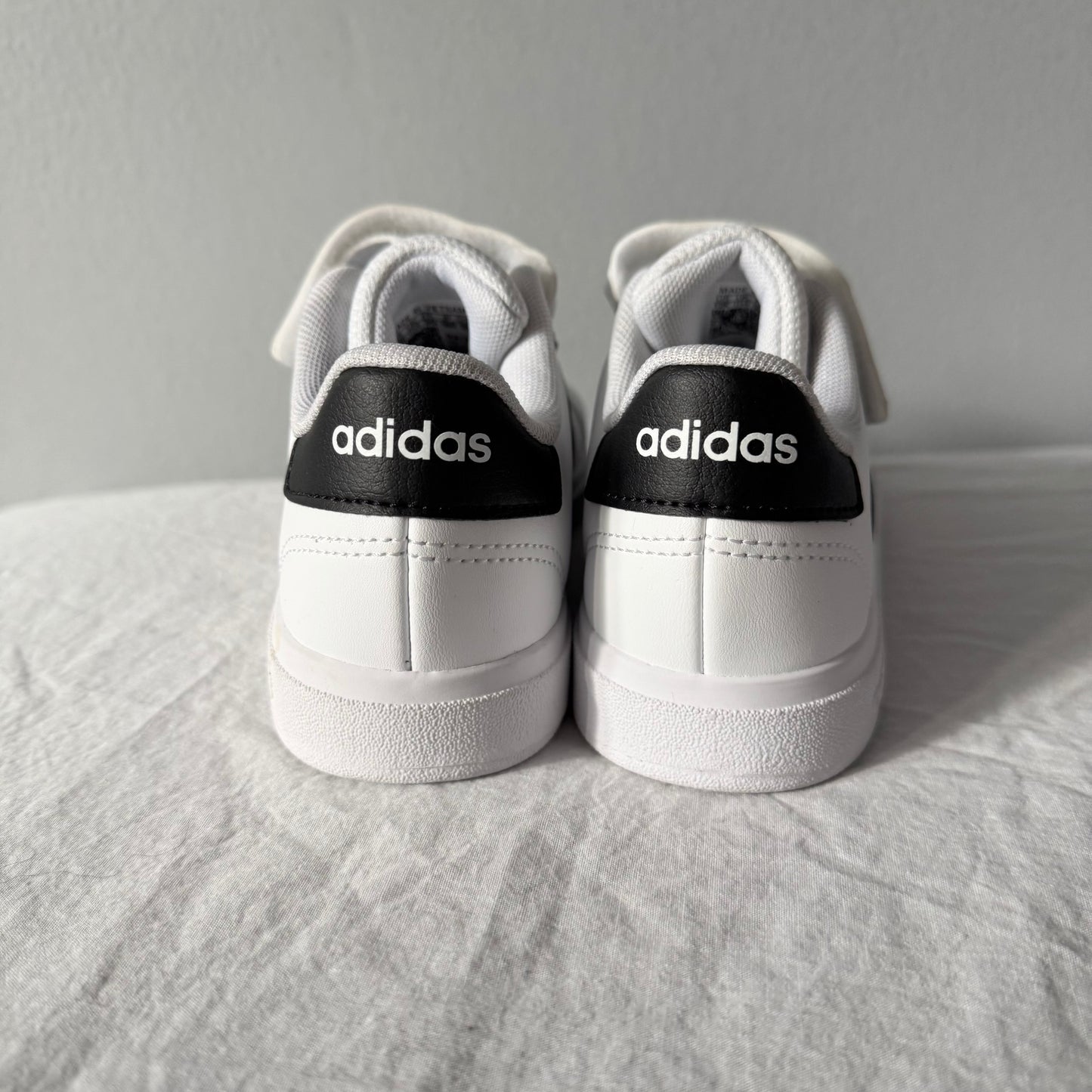 Adidas / Running Shoes / US12