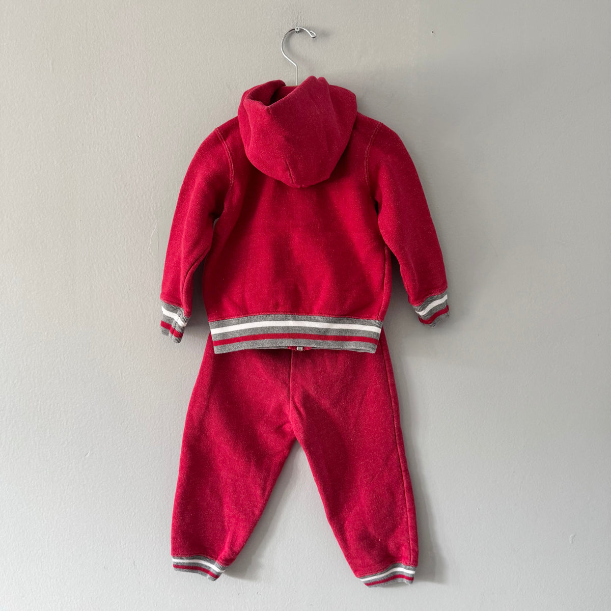 Hudson's Bay / Red Canada zip up hoodie & pants set / 2Y