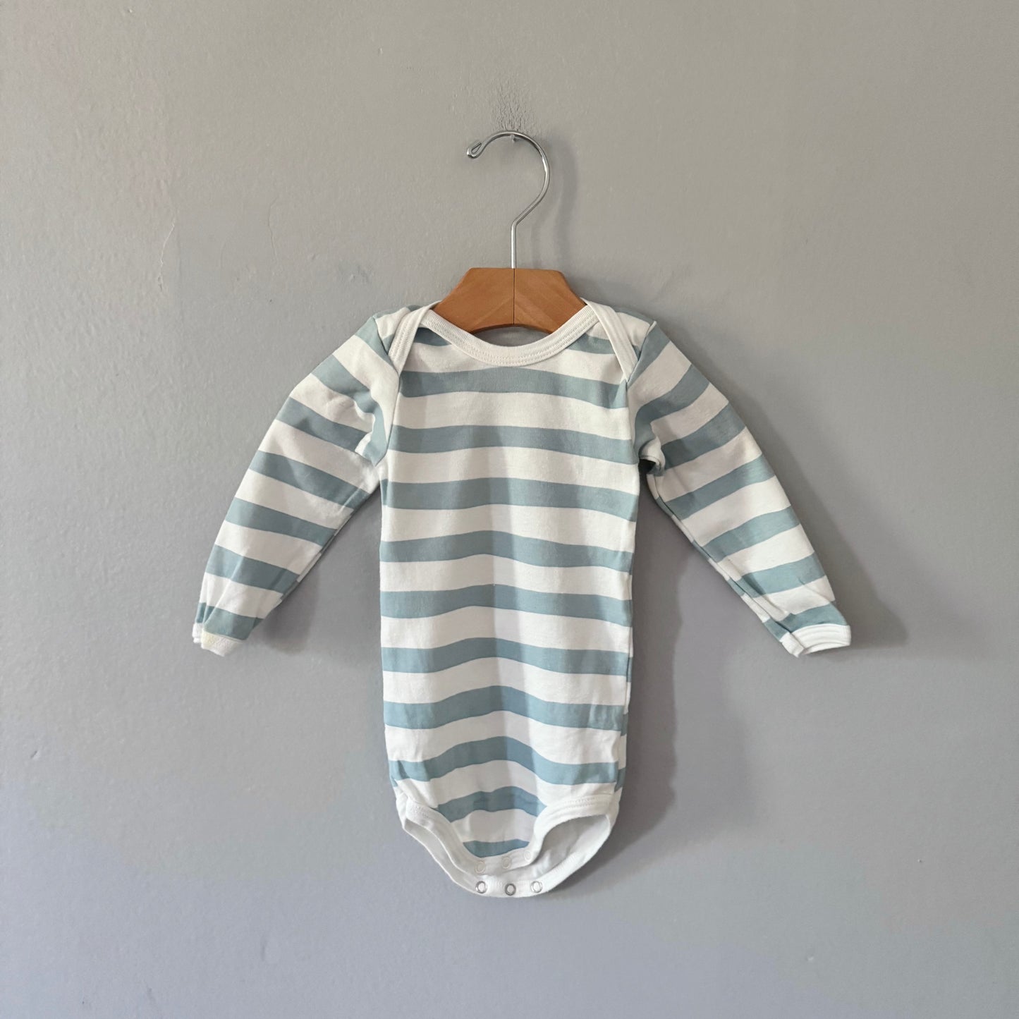 Petit bateau / White light blue stripe onesie / 12M