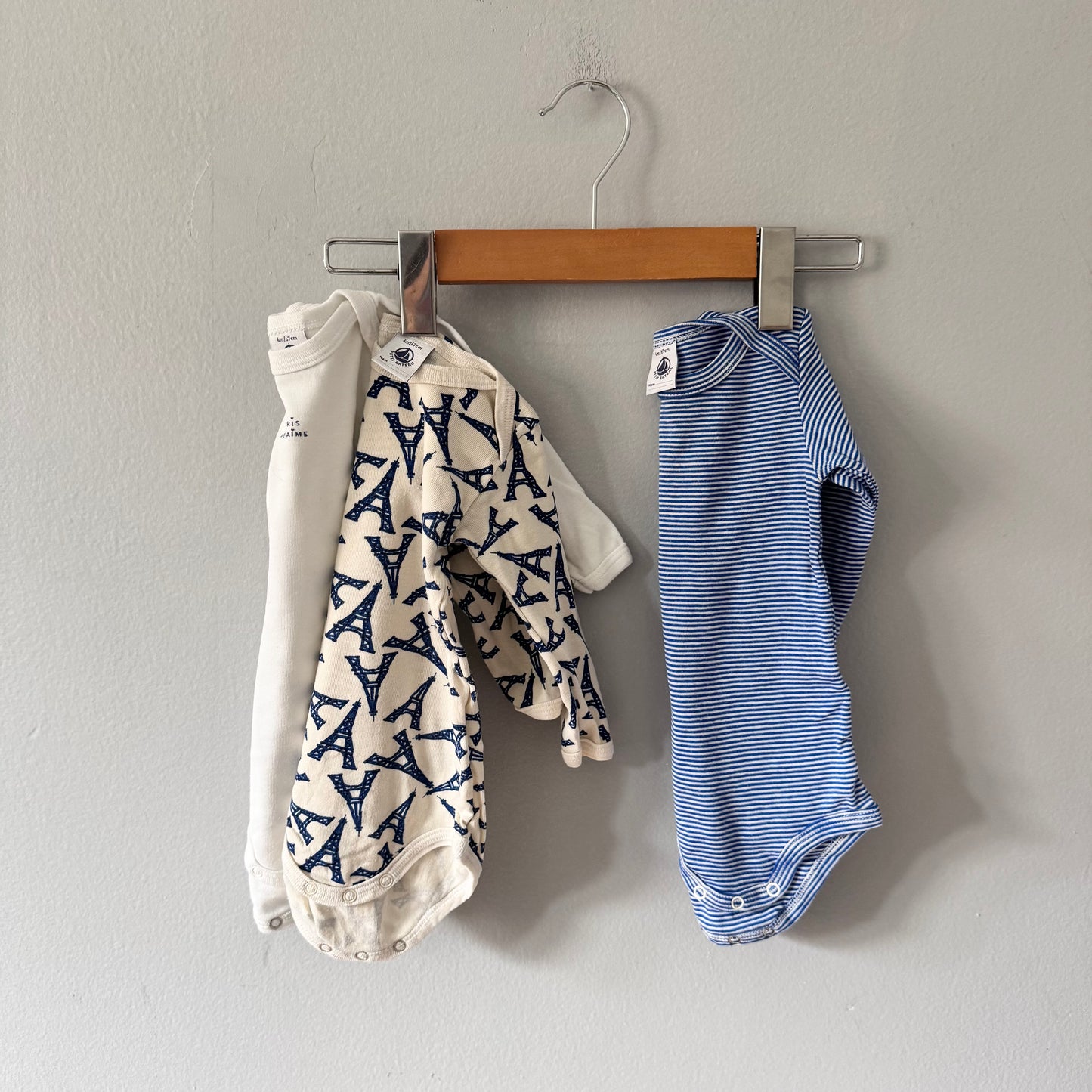 Petit Bateau / White x blue onesie x 3 / 6M