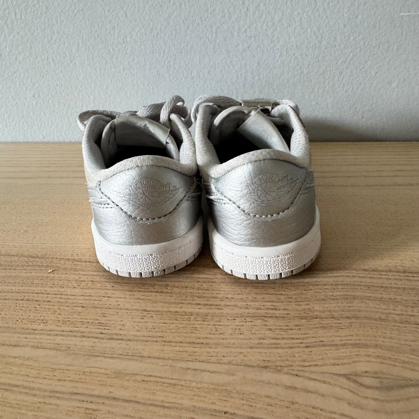 Nike / Air Jordan / US8 - 2 Available