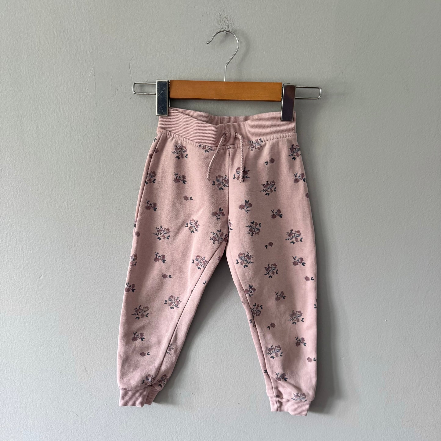 Primark / Pink x floral sweatpants / 2-3Y