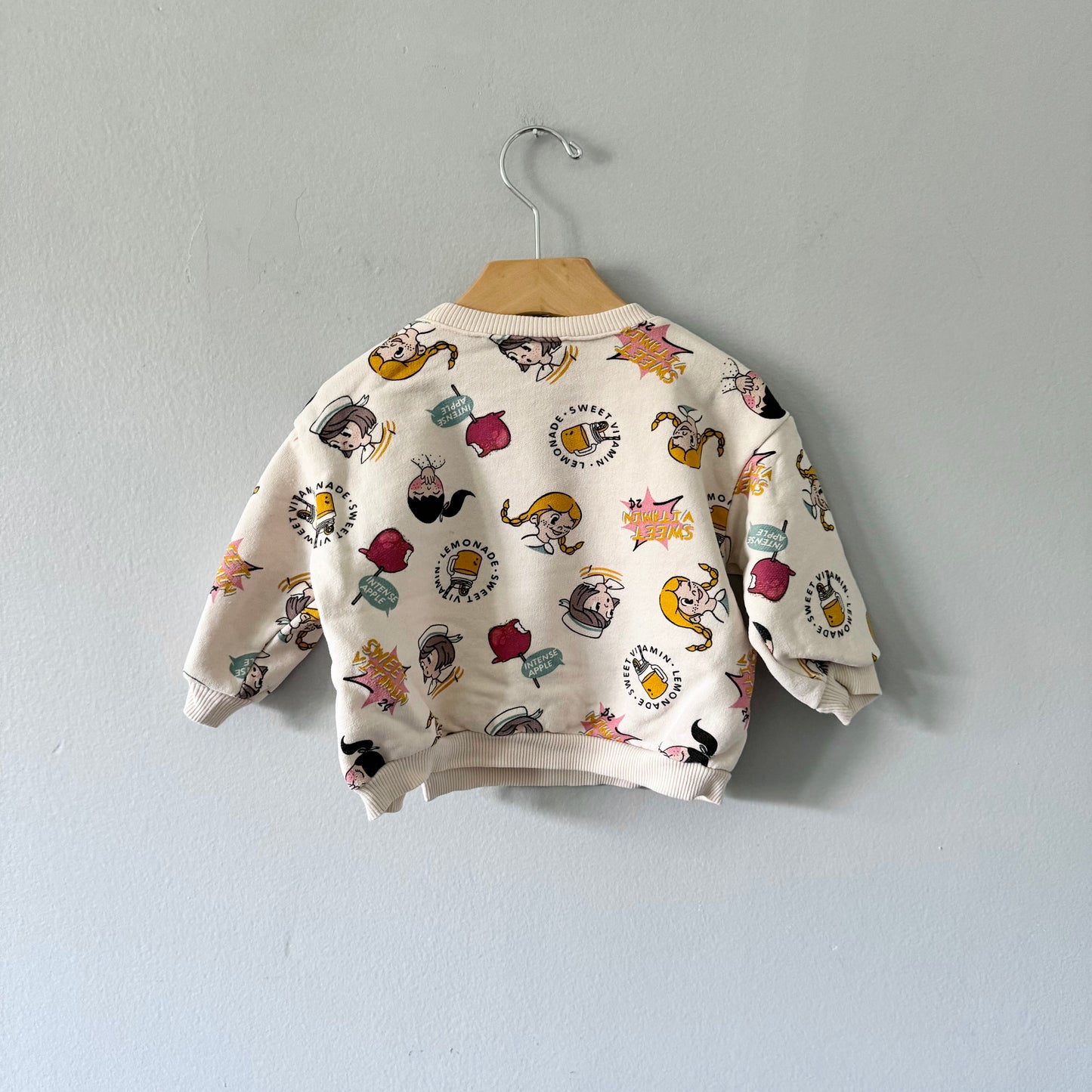 Zara / Girl and drinks crewneck / 9-12M