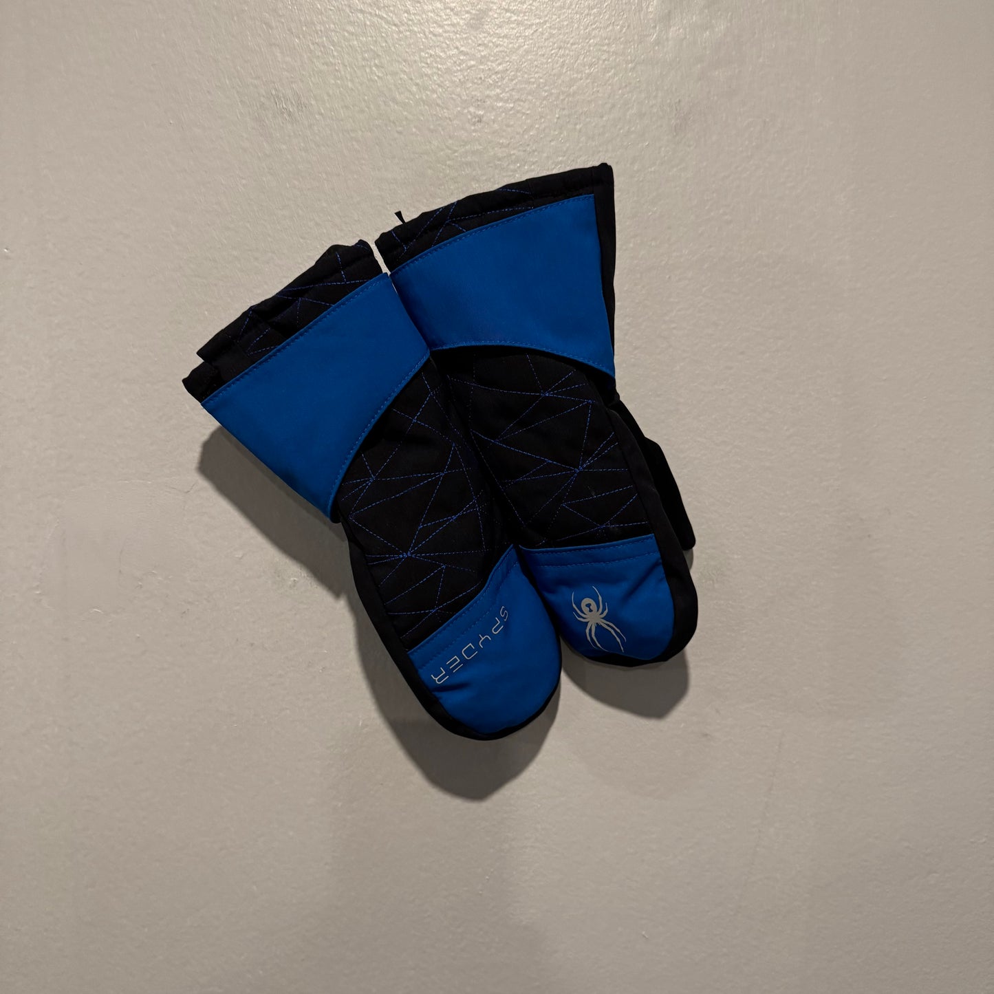 Spyder / Black x blue snow mittens / 3-5Y