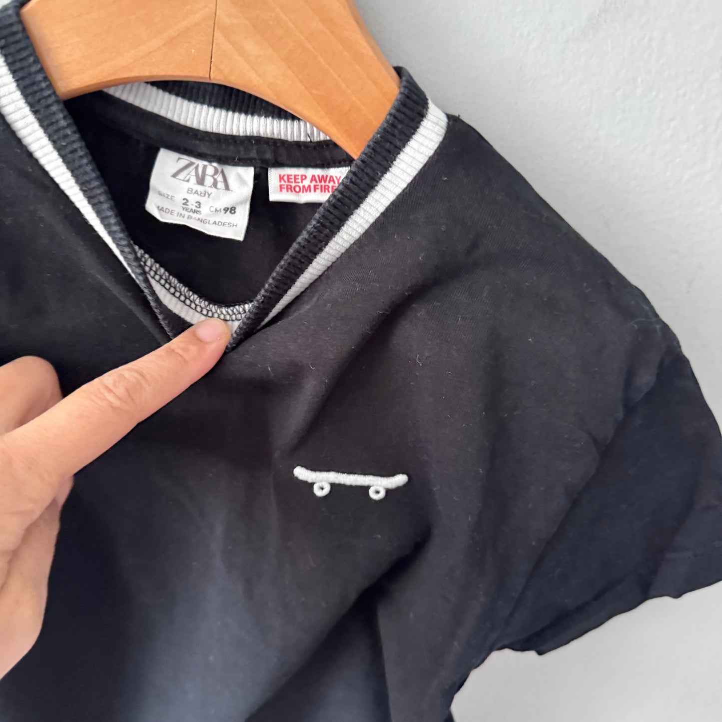 Zara / Black short sleeve / 2-3Y