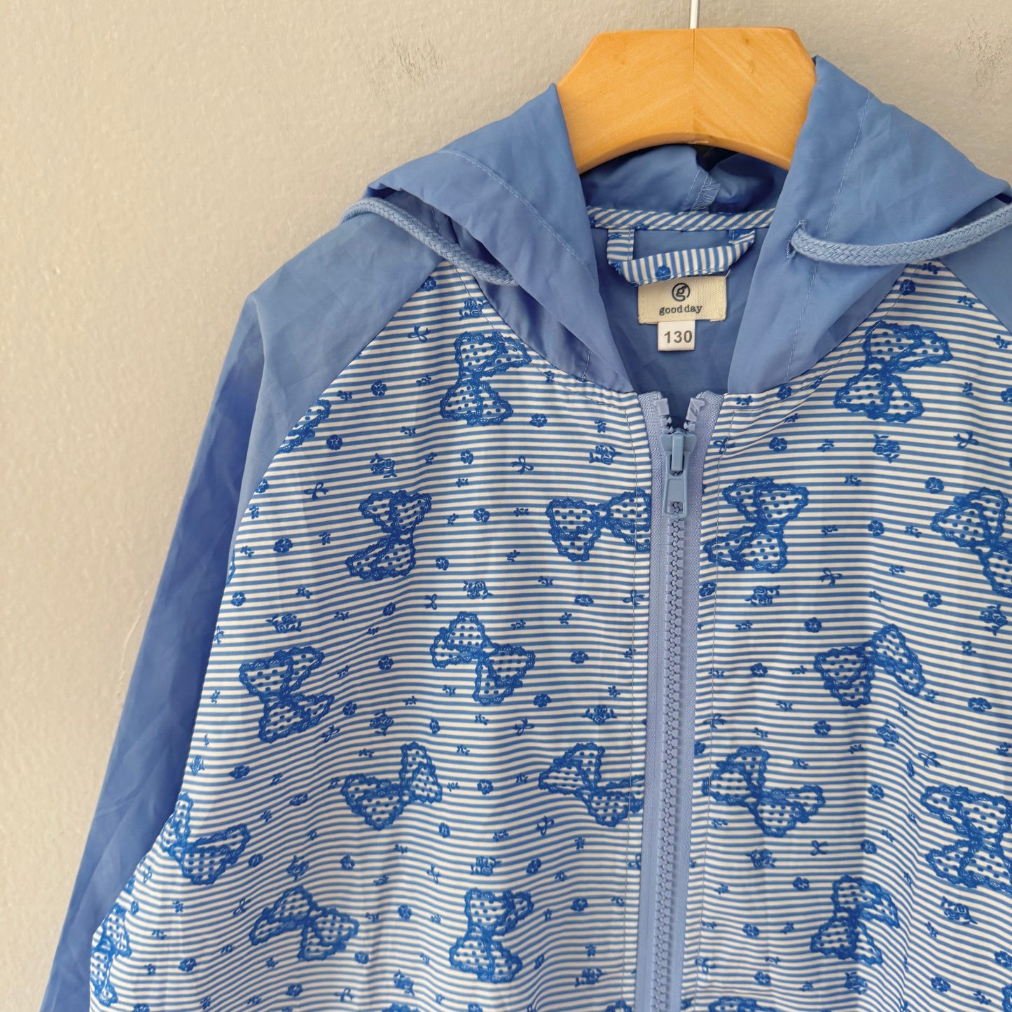 No brand / Light weight rain coat / 8Y