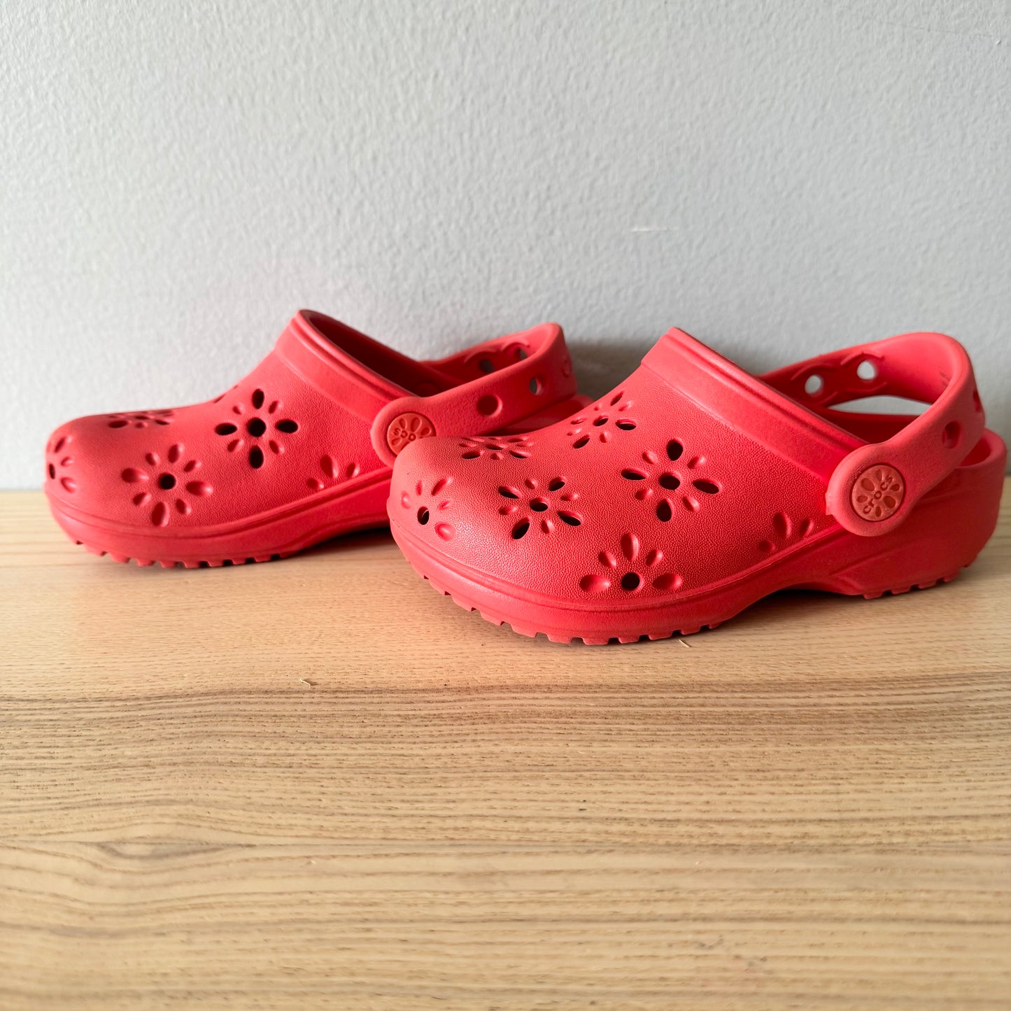 Crocs / Sandals / US11