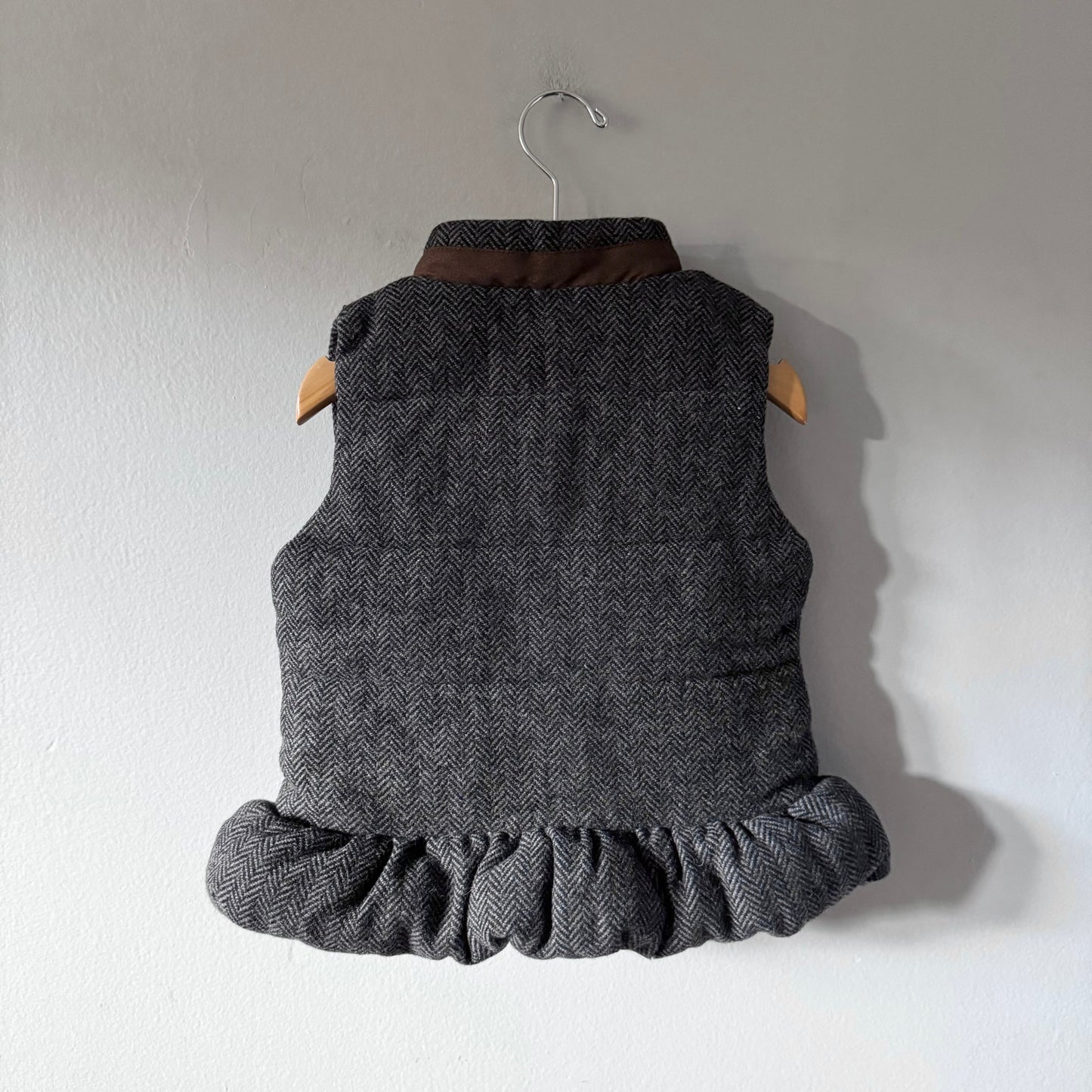 Roots / Black x brown puffer vest / 4T