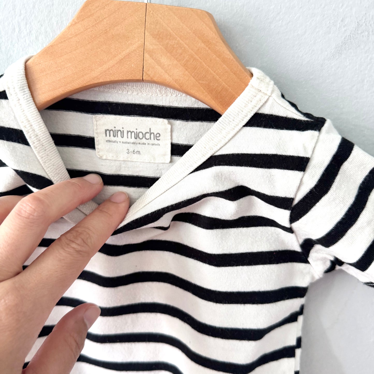 Mini mioche / White black stripe onesie / 3-6M - 2 Available