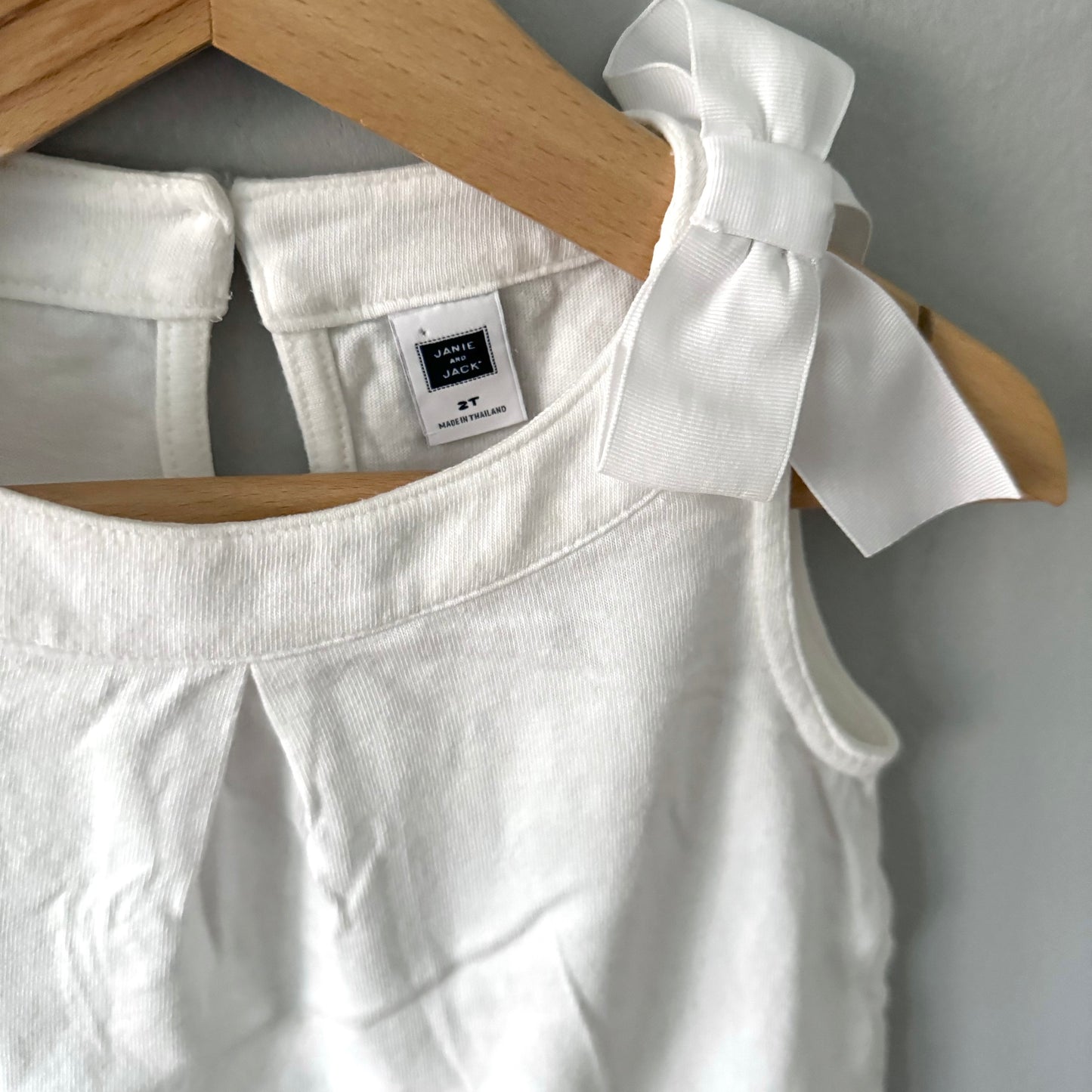 Janie & Jack / White tank with ribbon on shoulder / 2T