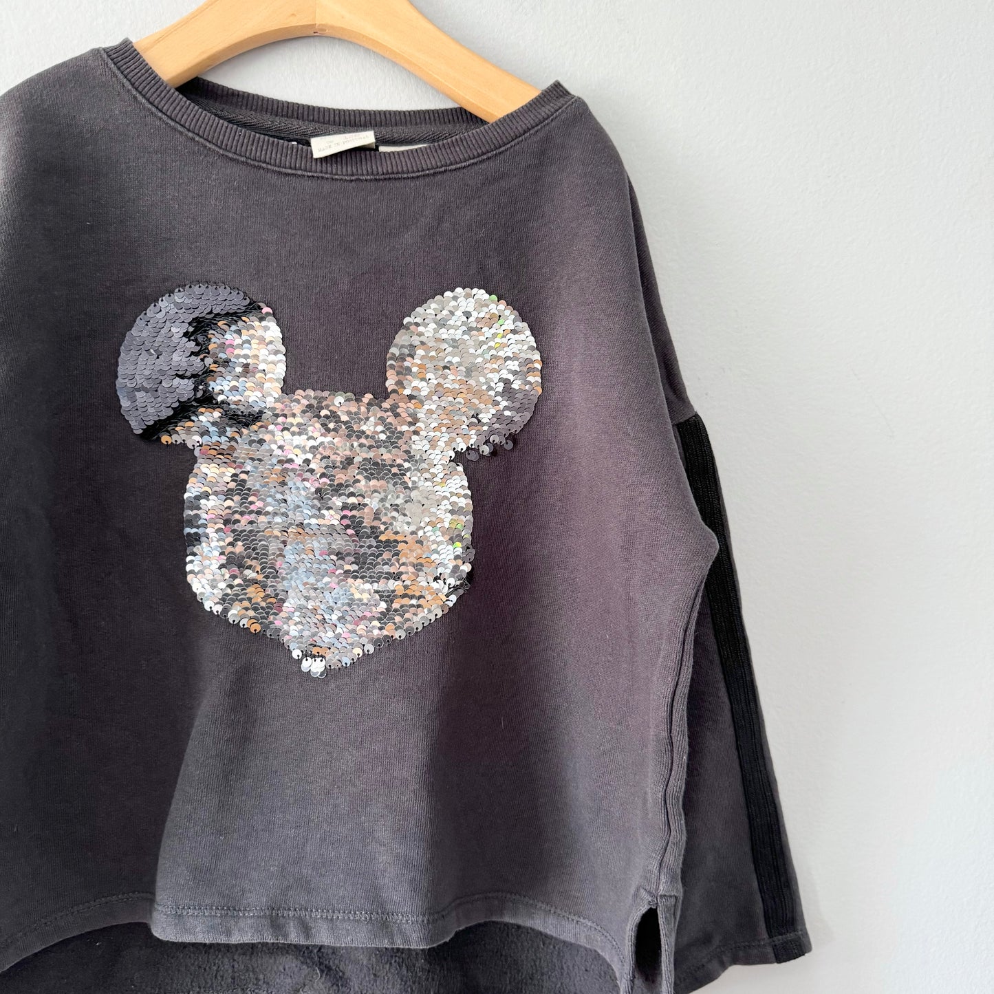 Zara / Mickey flippable sequin sweatshirt / 8Y