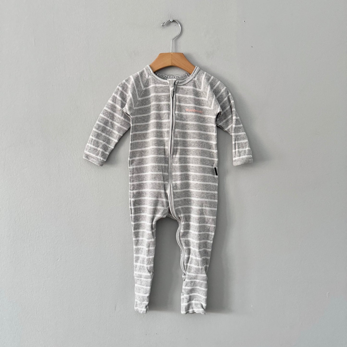 Bonds / Wondersuit - Light grey striped / 12-18M