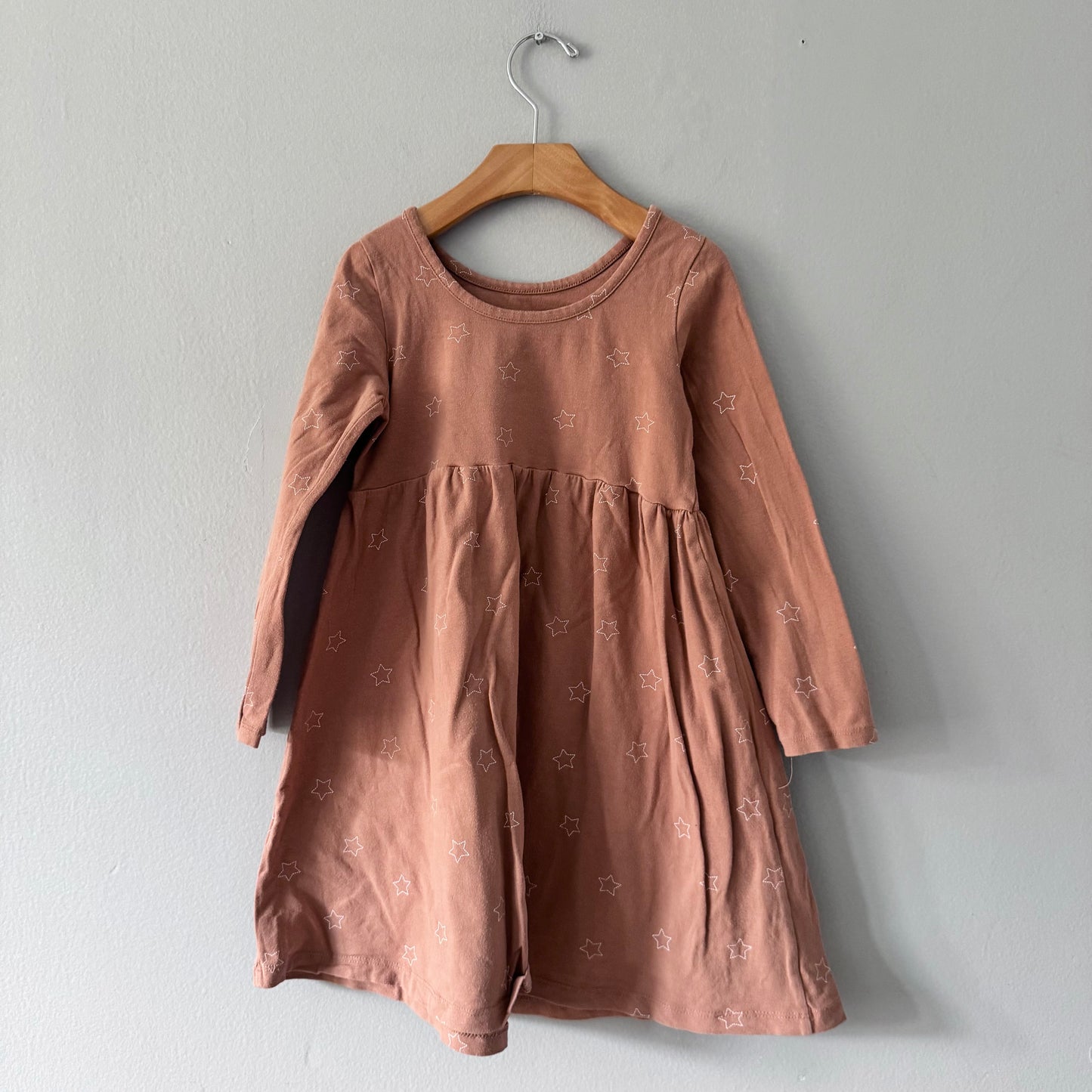 Rise Little Earthling / Brown x star dress / 5-6Y