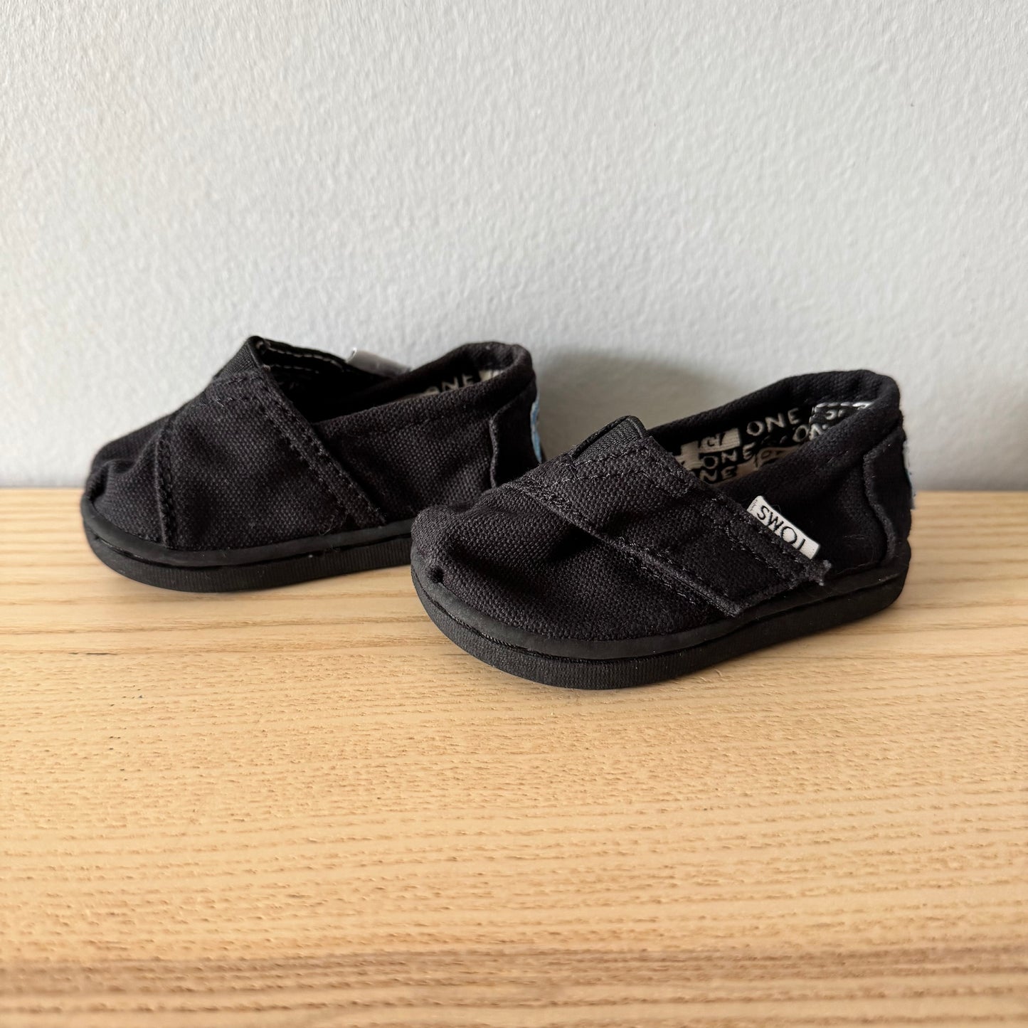 Toms / Shoes / US3