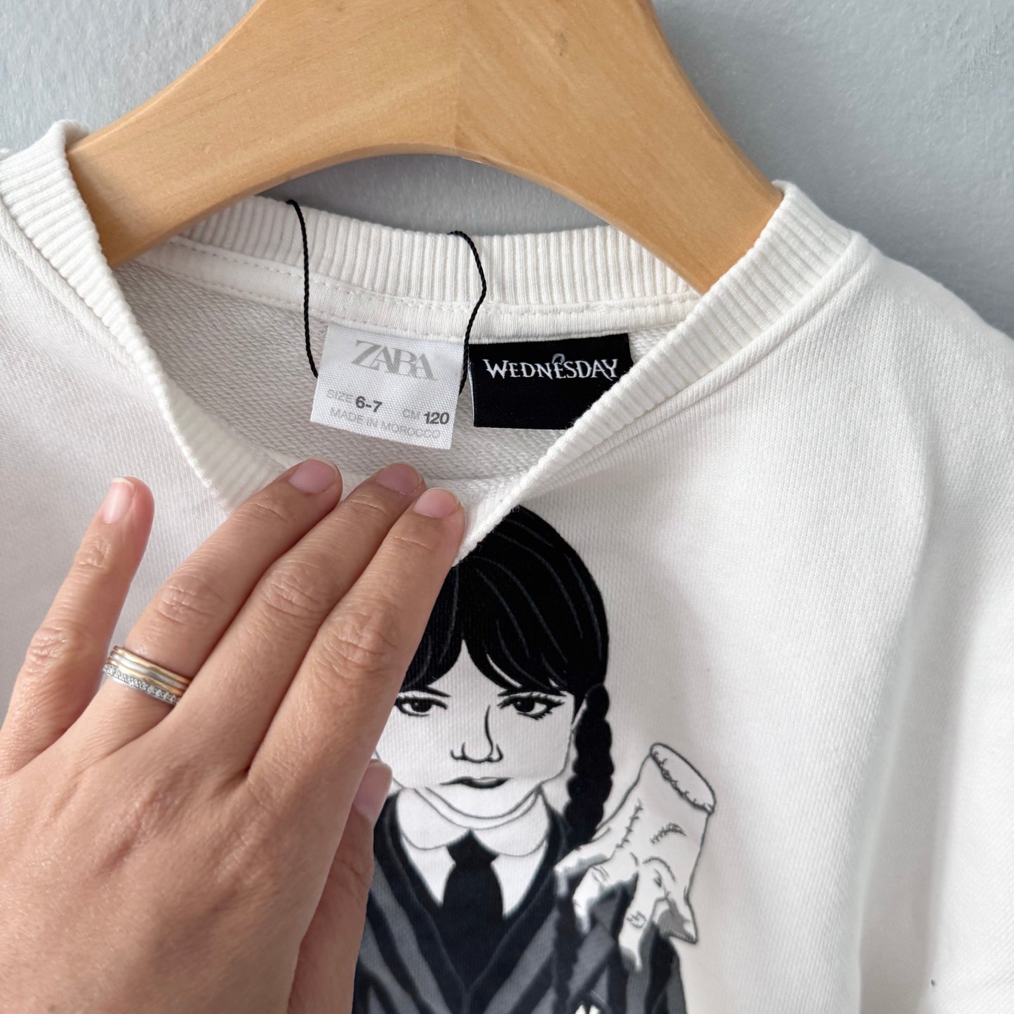 Zara / Wednesday sweatshirt / 6-7Y(Fits 5-6Y)