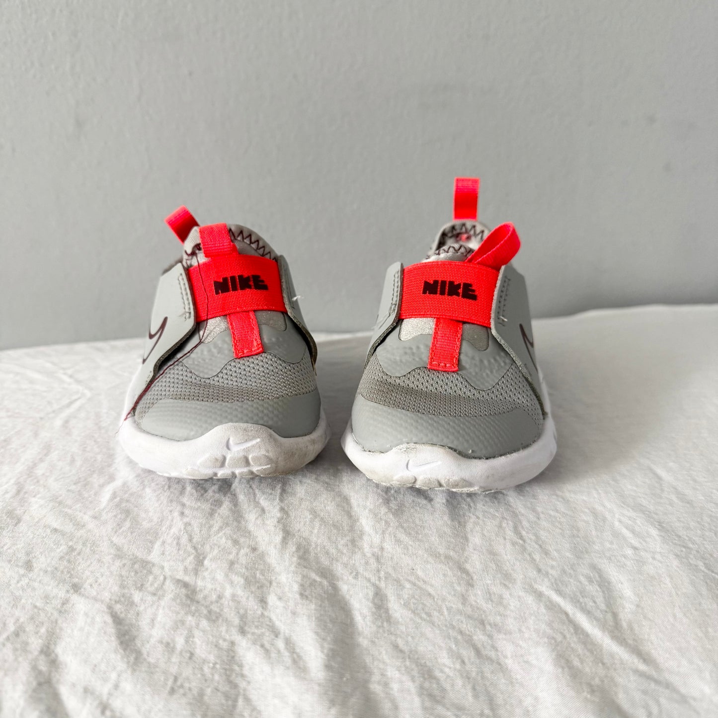 Nike / Running Shoes / US5