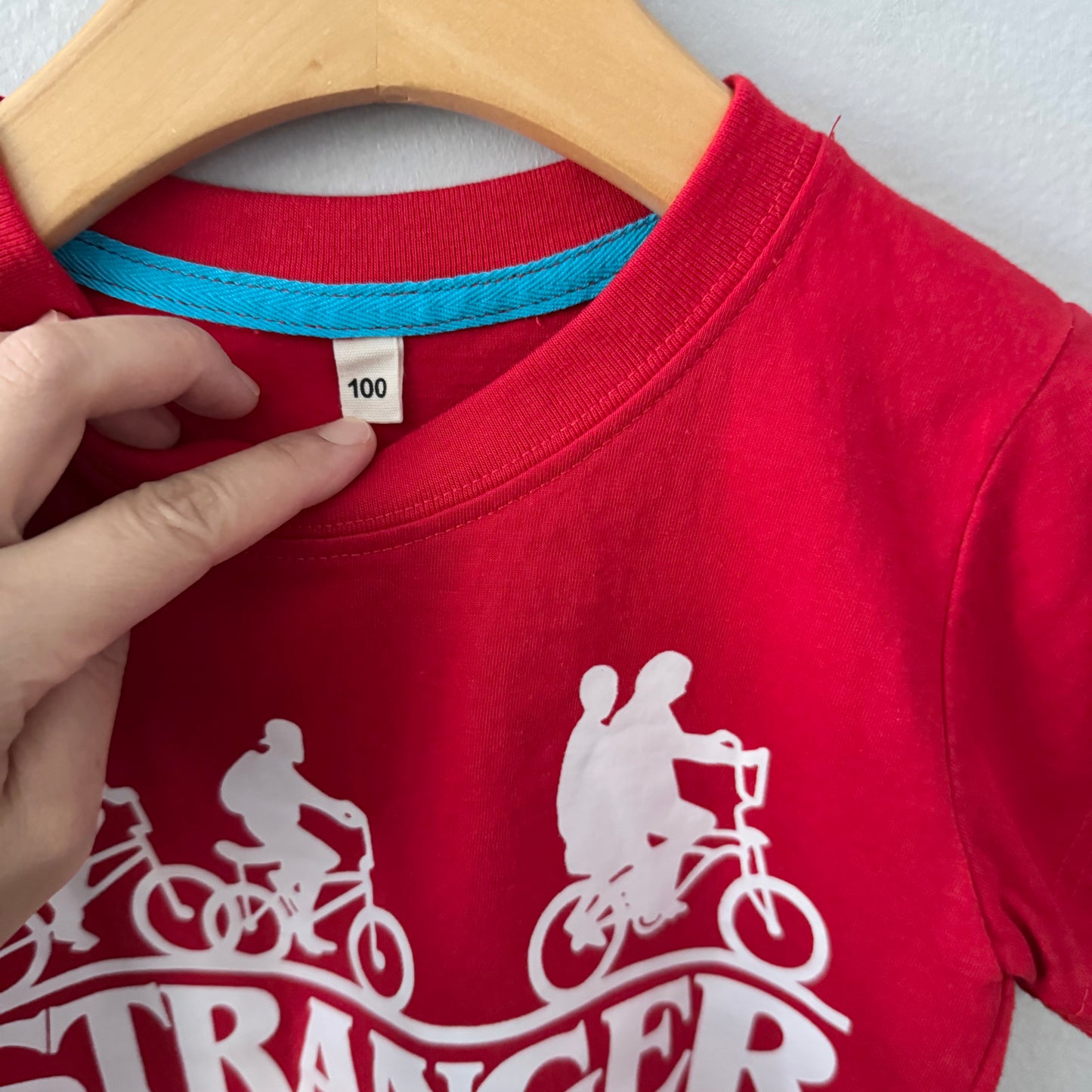 Sans marque / T-shirt Stranger Things rouge / 3-4 ans