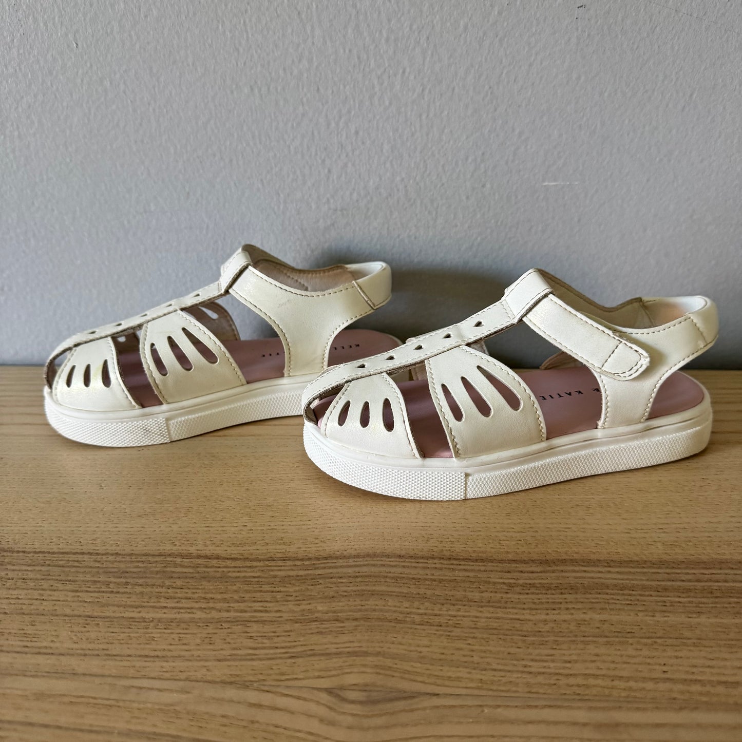 Kelly & Katie / White sandals / US10