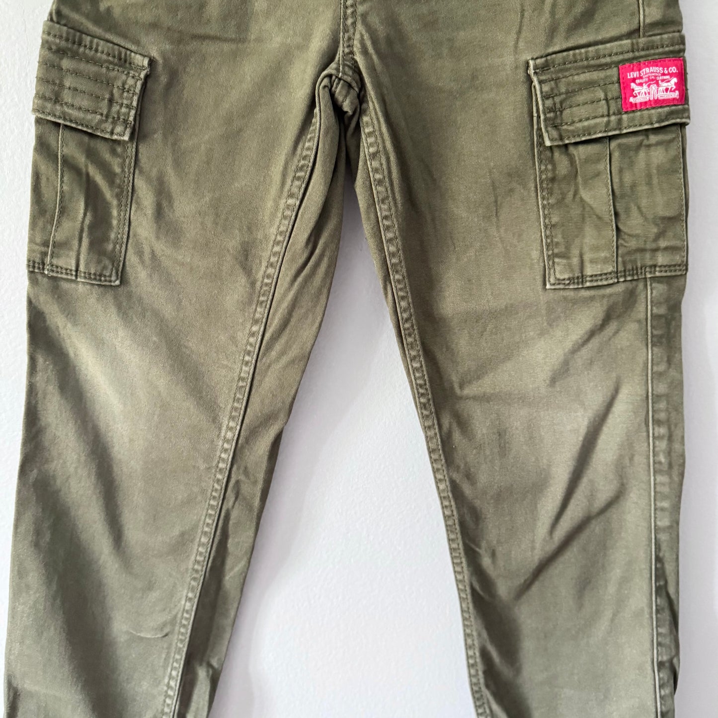 Levi's / Khaki cargo pants / 10Y