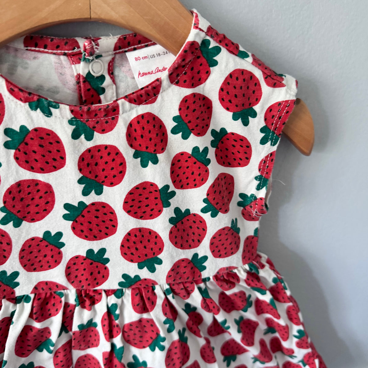Hanna Andersson / Strawberry onesie dress / 18-24M