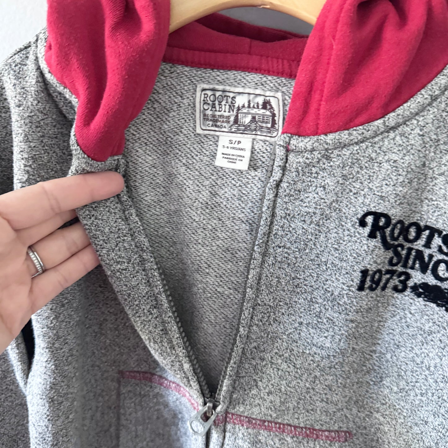 Roots / Red x salt & pepper zip up hoodie / 5-6Y