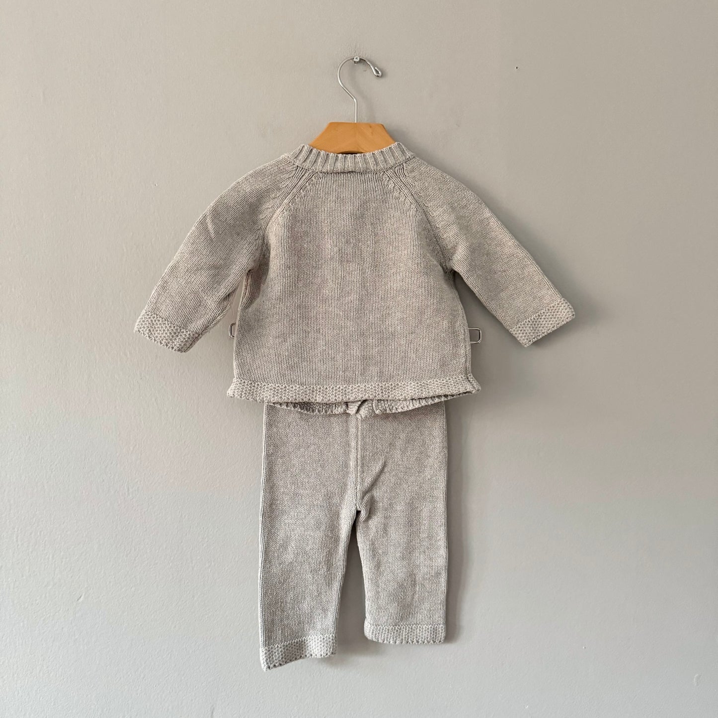 Tots Fifth Avenue / Light grey cotton knit set / 9M