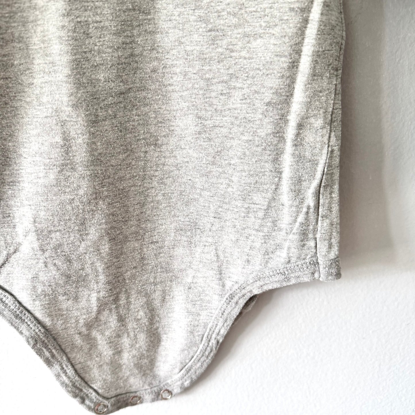 Mini mioche / Light grey long sleeve onesie / 6-12M