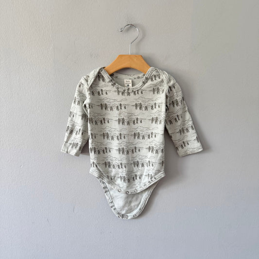 Kate Quinn / Long sleeve onesie / 12-18M