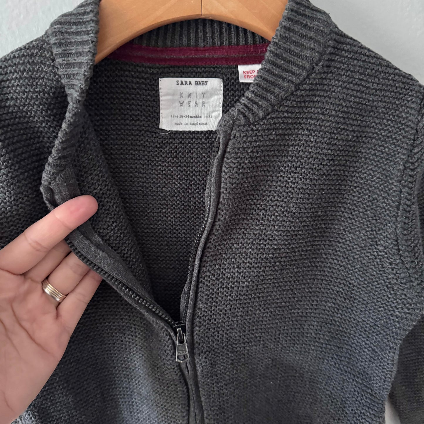 Zara / Dark grey cotton knit zip up jacket / 18-24M