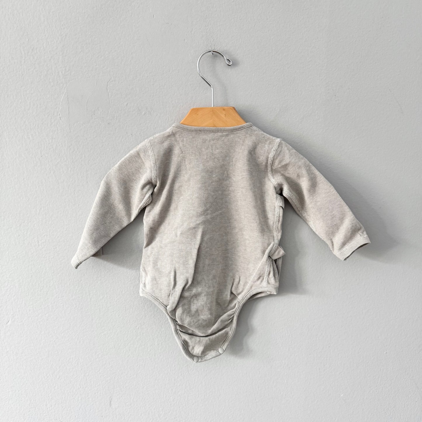 Nid / Grenouillère en coton biologique Stripe / 3-6M
