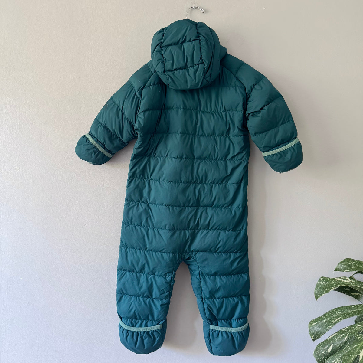 Mec / Green snowsuit / 24M