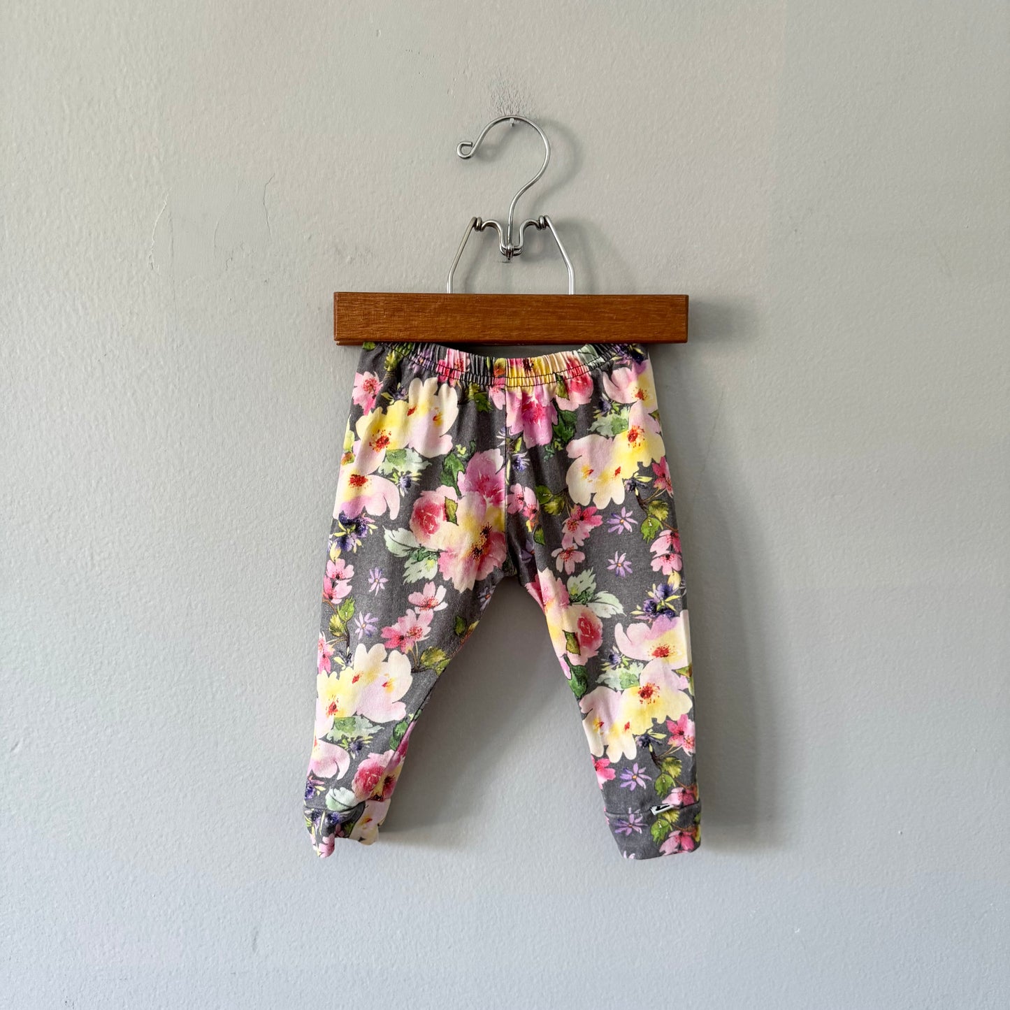Little & Lively / Grey x floral leggings / 6-9M