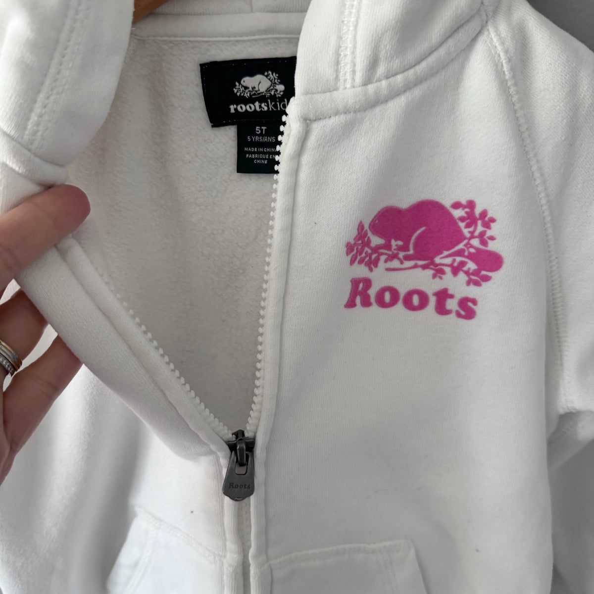 Roots / White zip up hoodie / 5T