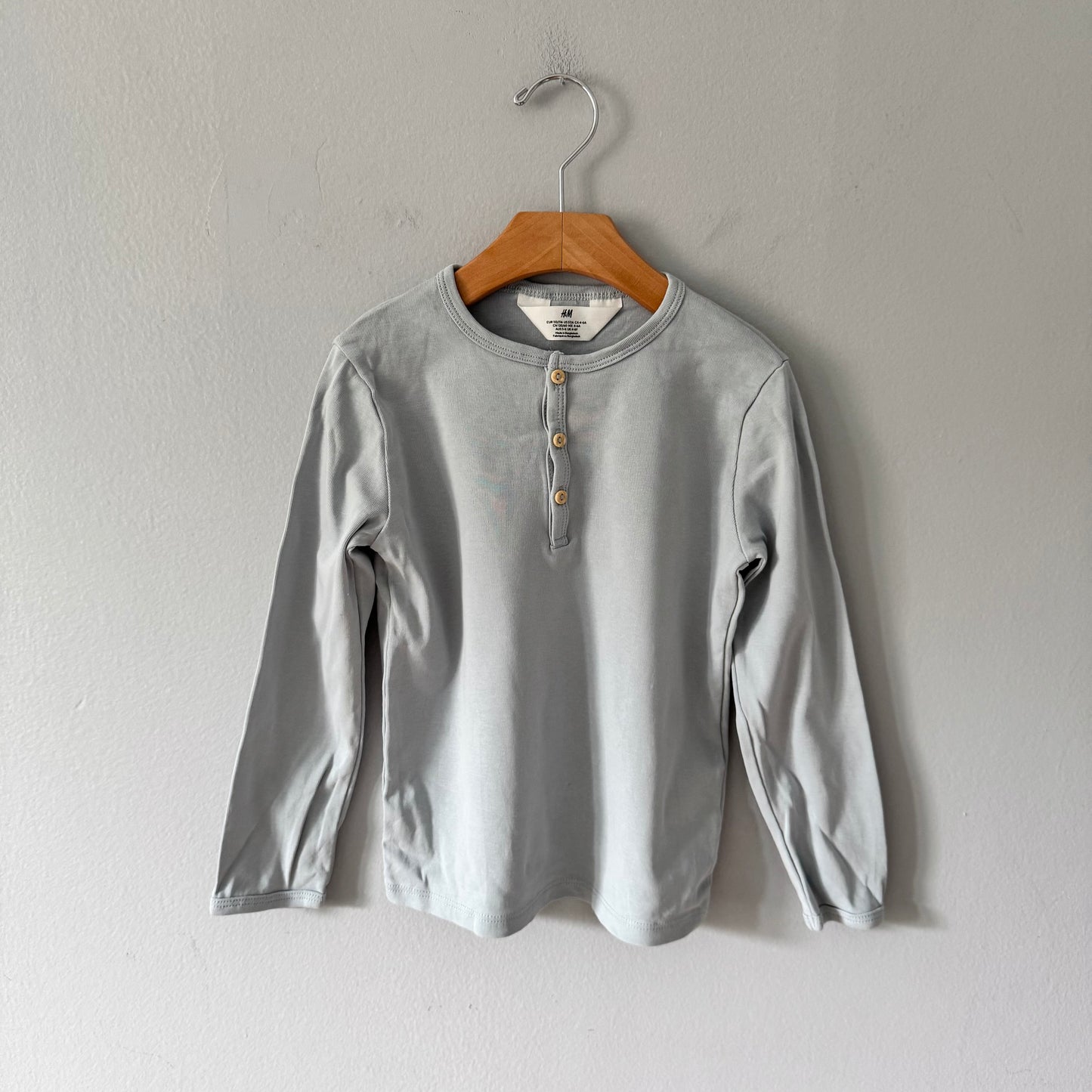 H&M / Light blue long sleeve top / 4-6Y
