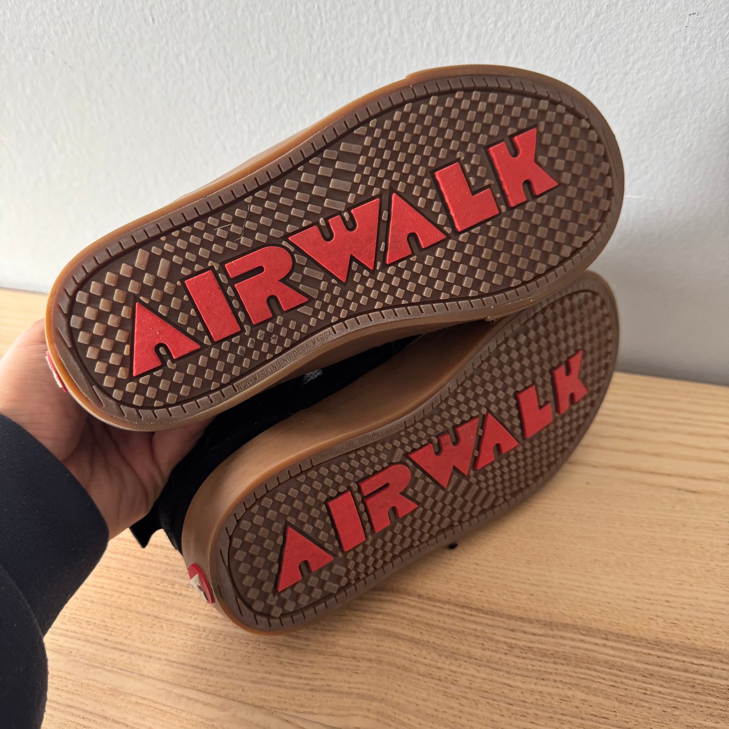 Airwalk / Baskets en daim noir / J1