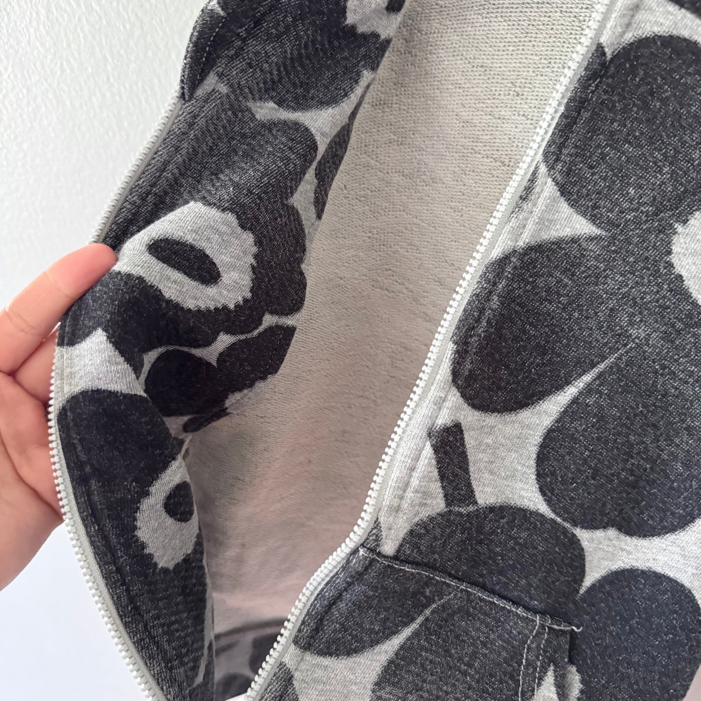 Marimekko / Grey floral zip up hoodie / 128-134(7-8Y)