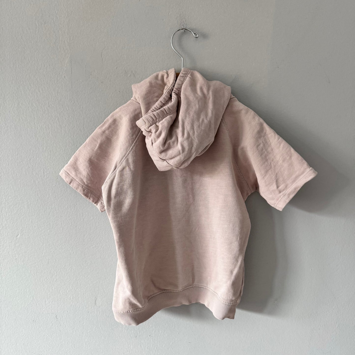 Zara / Sweat à capuche manches courtes beige / 4-5 ans