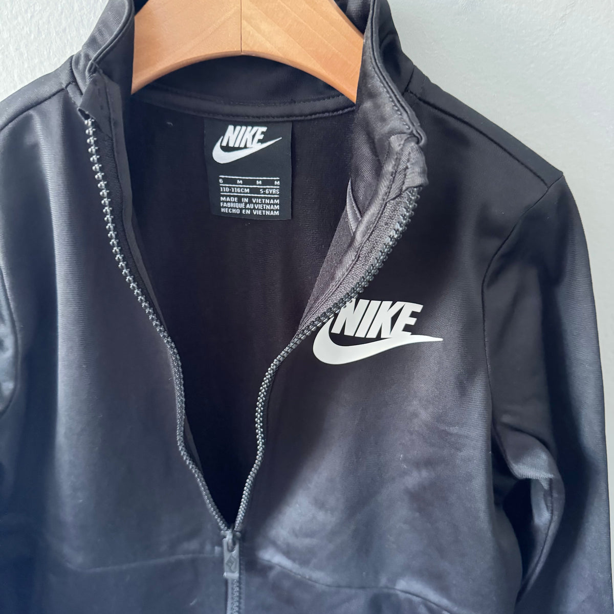 Nike / Black track jacket / 5-6Y