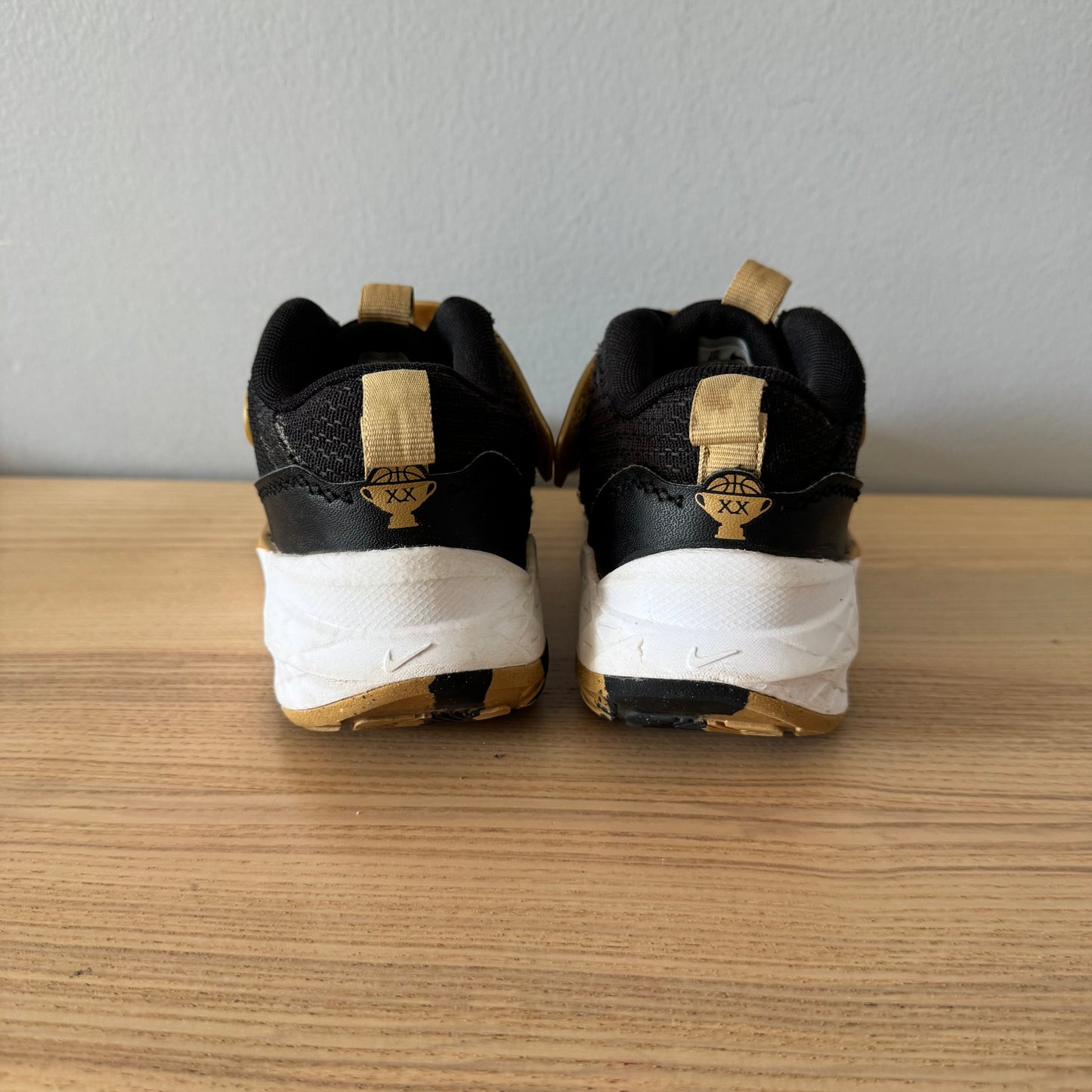 Nike / Sneakers / US13