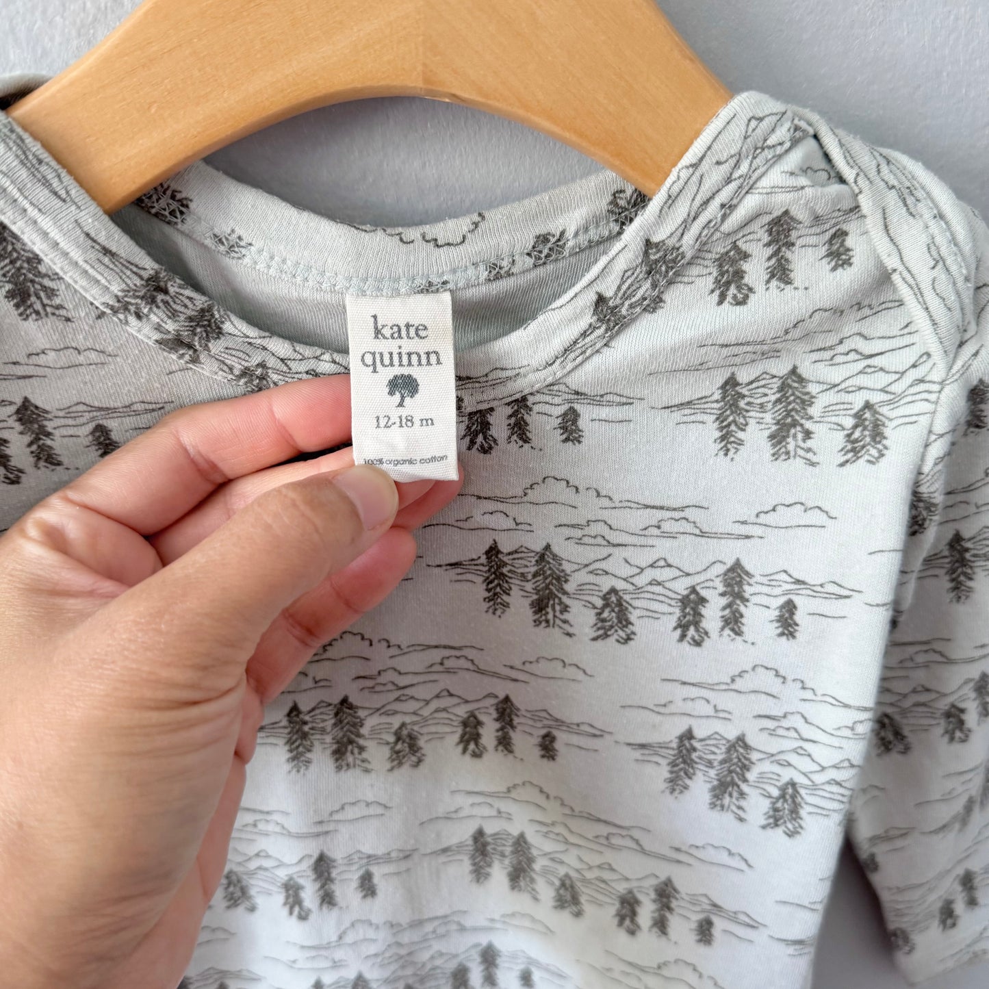 Kate Quinn / Long sleeve onesie / 12-18M