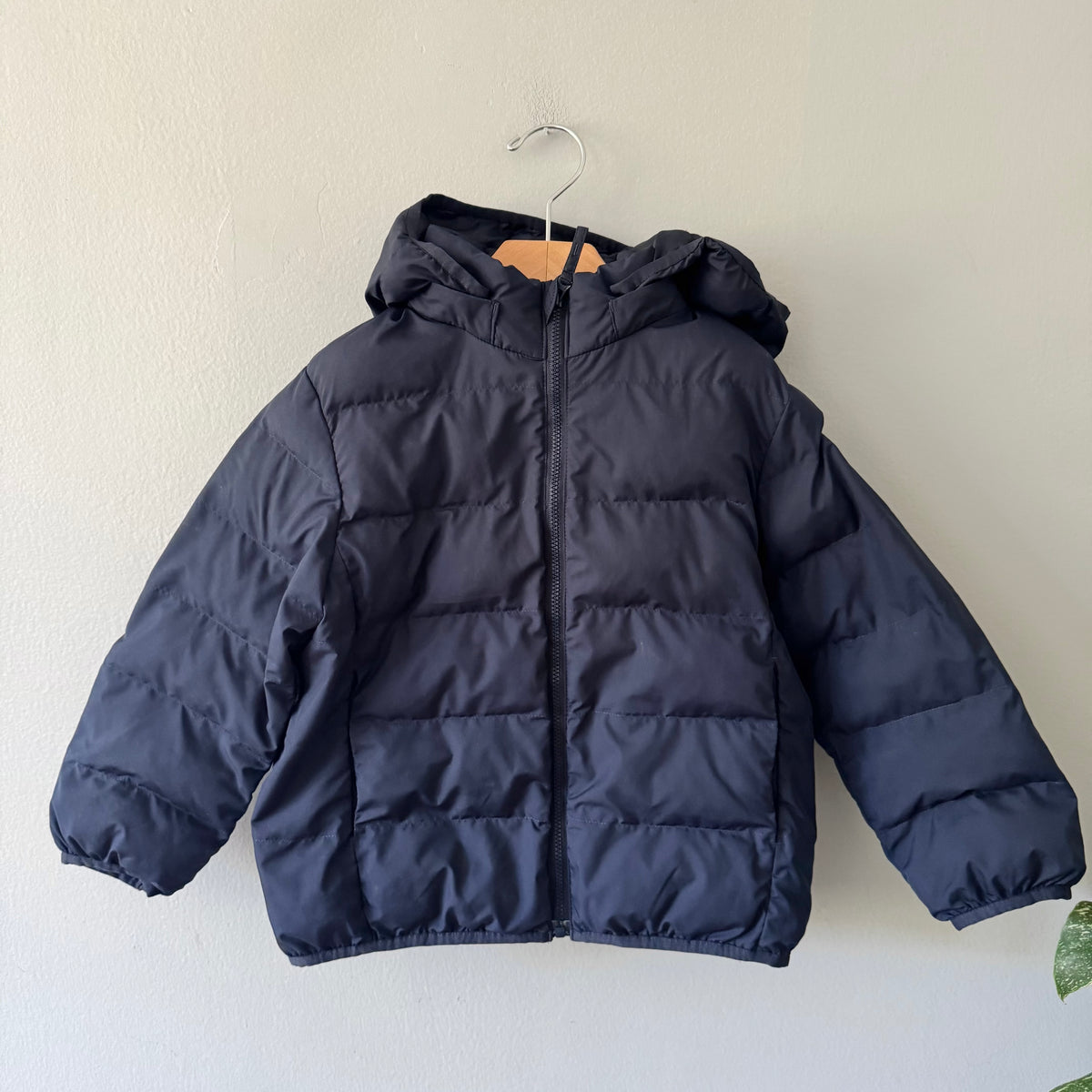 Uniqlo / Navy puffer jacket / 3-4Y